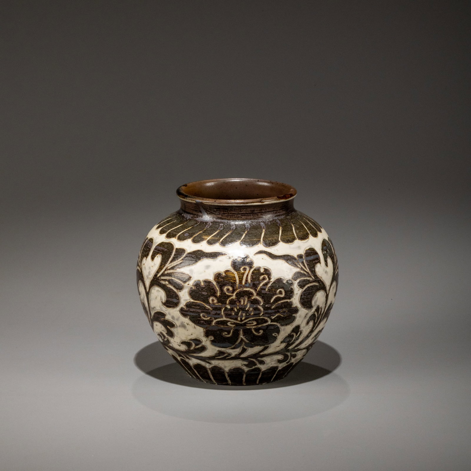Song Dynasty Cizhou ware white-glazed black-decorated jar: W:15cm H:14cm