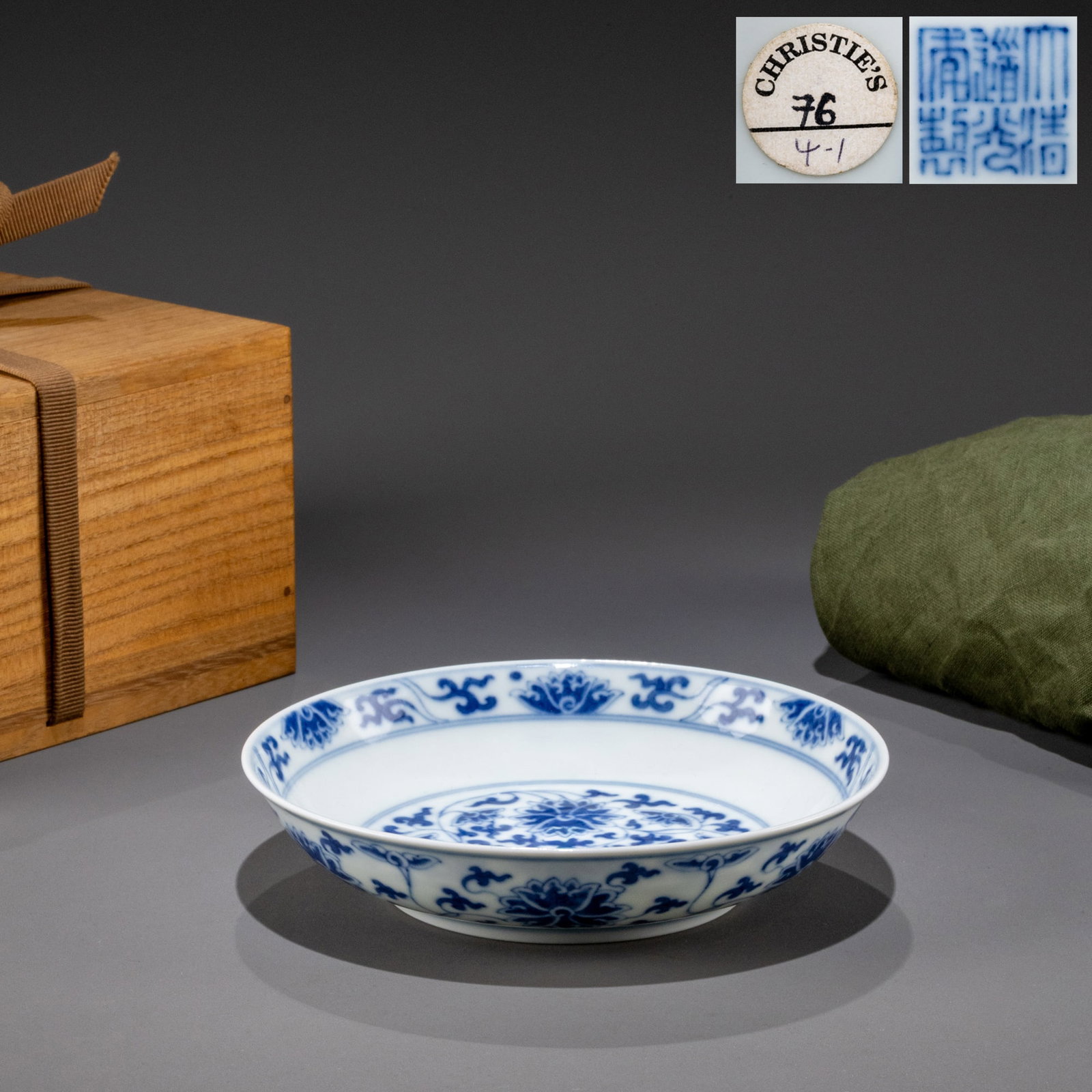Qing Dynasty, Daoguang period blue and white lotus pattern plate: D: 16cm H: 3.2cm