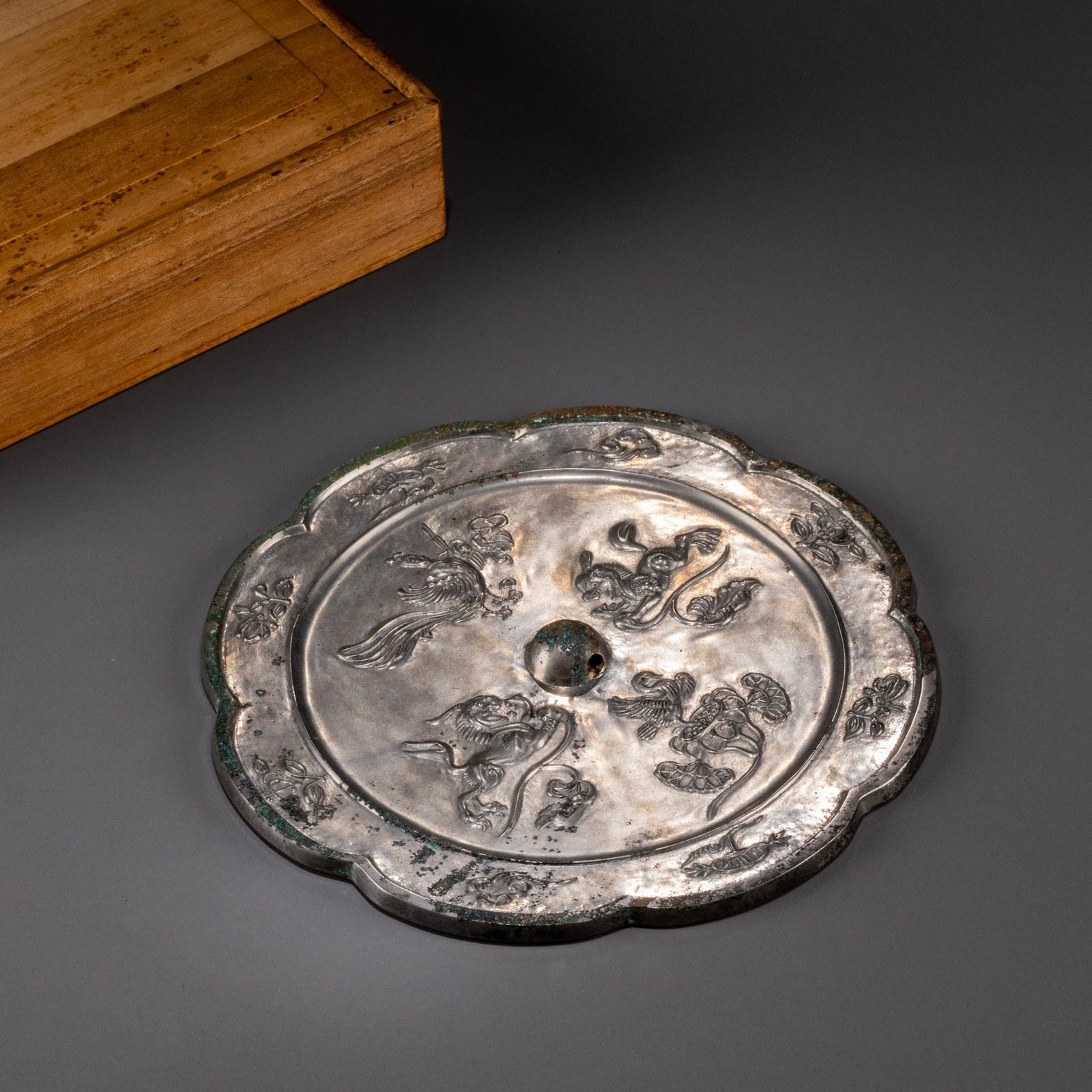 Tang Baiguanglun Flower, Bird and Animal Mirror: D: 22.5cm