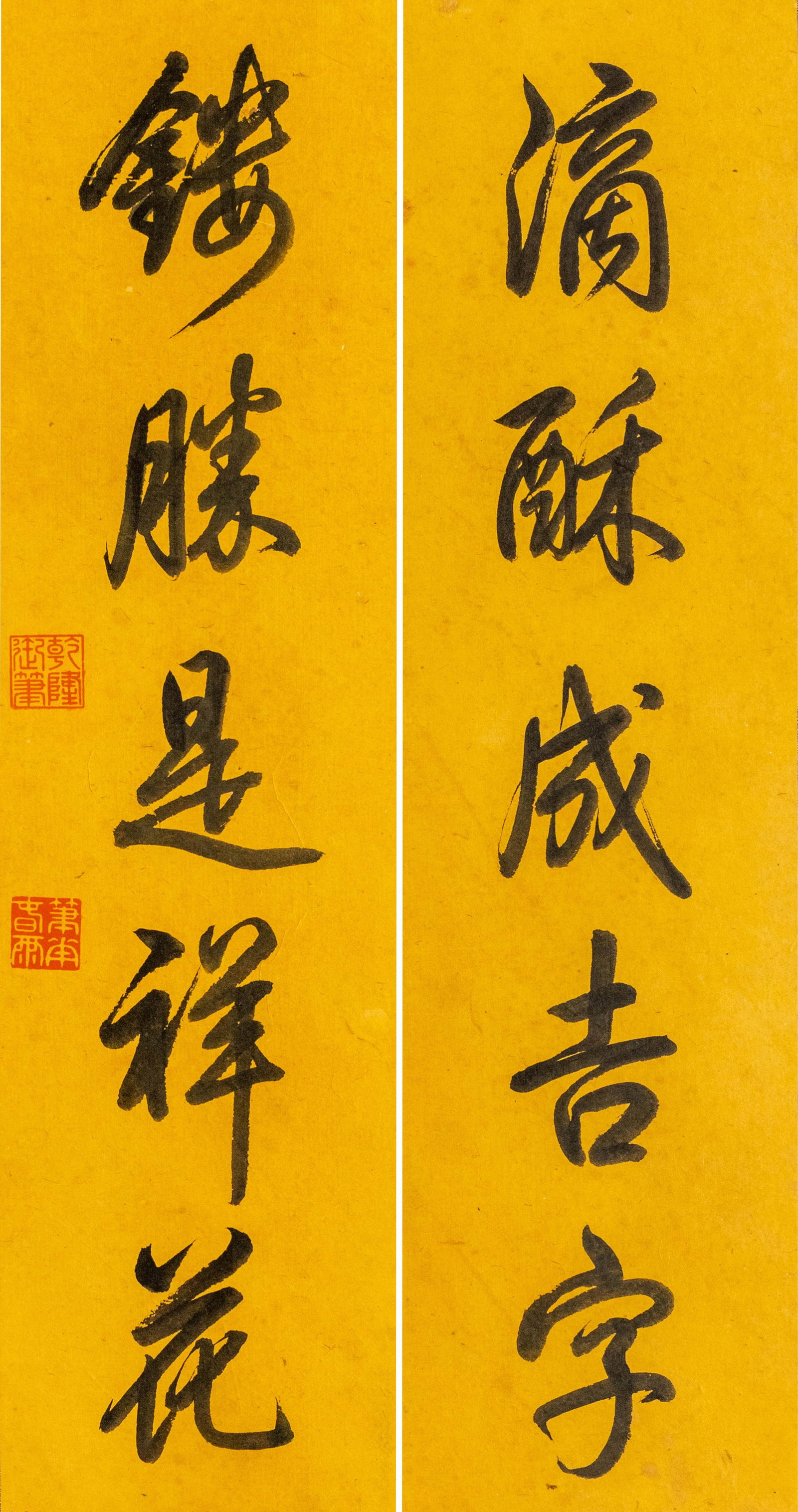 Five-character couplet in running script by Emperor Qianlong of the Qing Dynasty: L: 48.5cm W: 13cm x 2