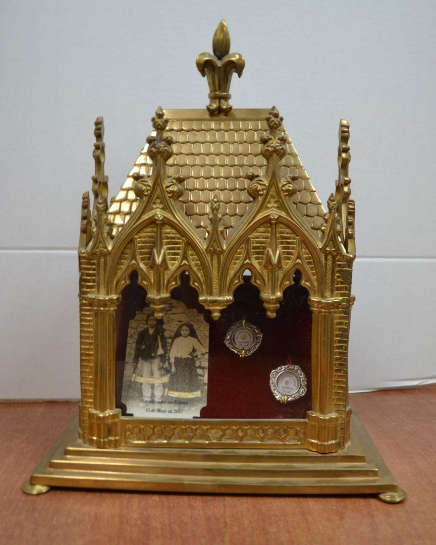 Relic Shrine with Relics of Sts. Jacinta and Francisco (1 of 18)