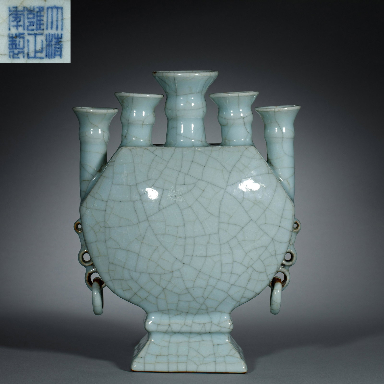 Qing Dynasty Yongzheng, official Kiln, Bottle (1 of 8)