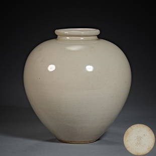 Tang and Song Dynasties, white porcelain, Porcelain Pot: H. 24 cm.W. 20 cm.