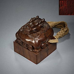 Qing Dynasty, Aloeswood, Seal: H. 10.5 cm.W. 9.5 cm.Weight. 834.5 gram.