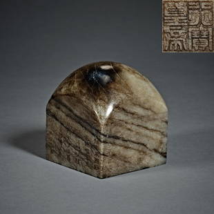 Qing Dynasty, Hetian Jade, Jade Seal: H. 9 cm.W. 8 cm.Weight. 1.38 kg.