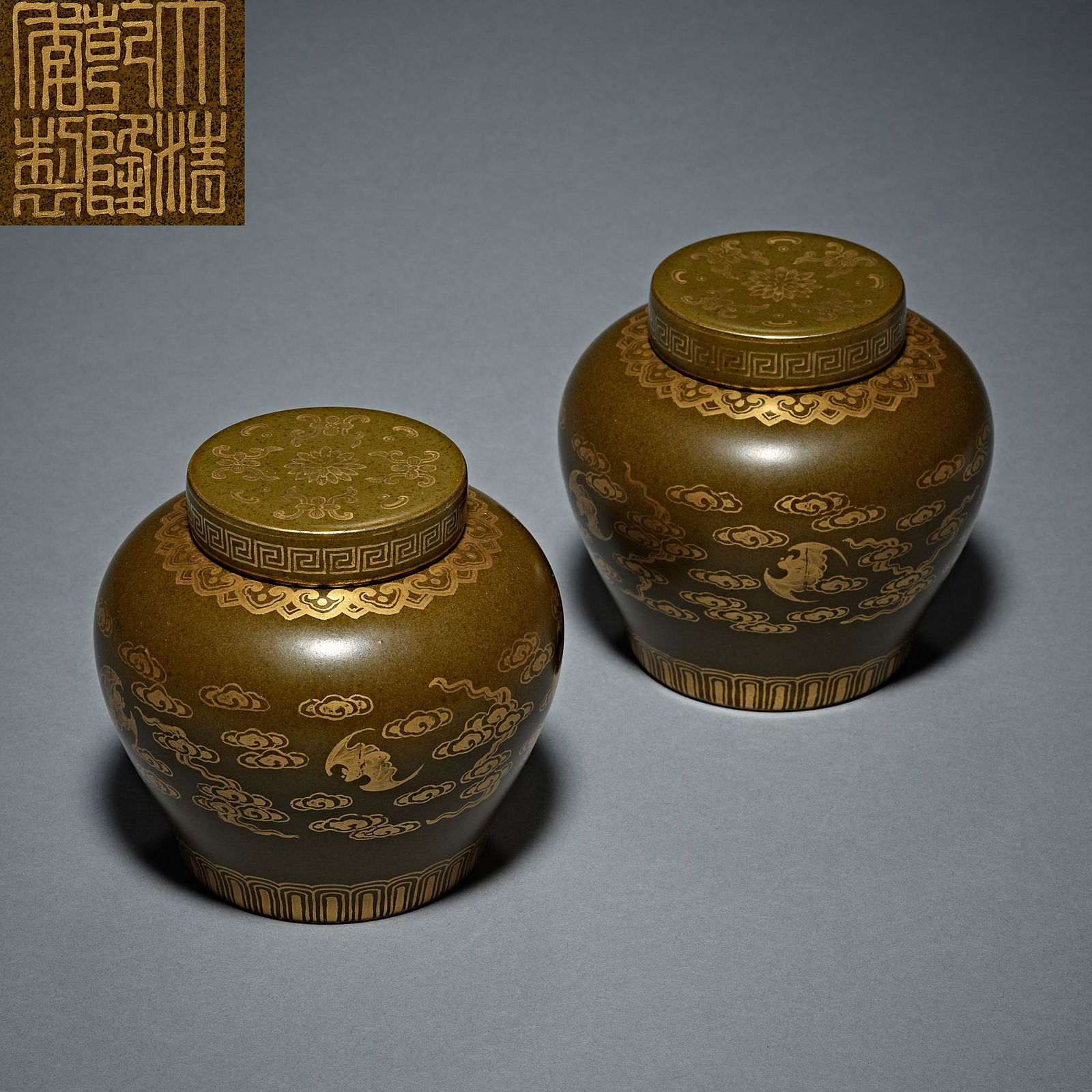 Qing Dynasty Qianlong, brown base, trace gold auspicious cloud decoration, Jar (1 of 7)