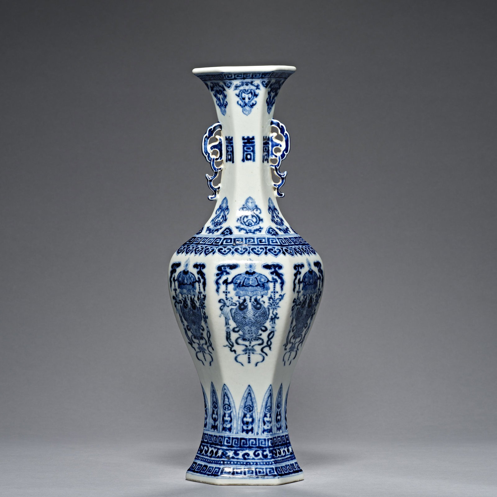 Qing Dynasty, blue and white porcelain, multi-edge, Double-ear Bottle (1 of 8)