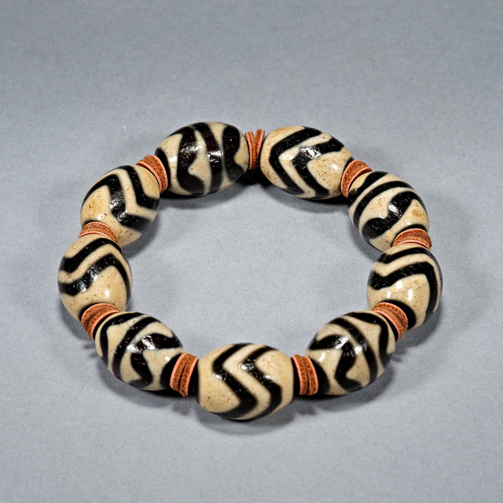 Qing Dynasty, Tianzhu, Hand string (1 of 4)