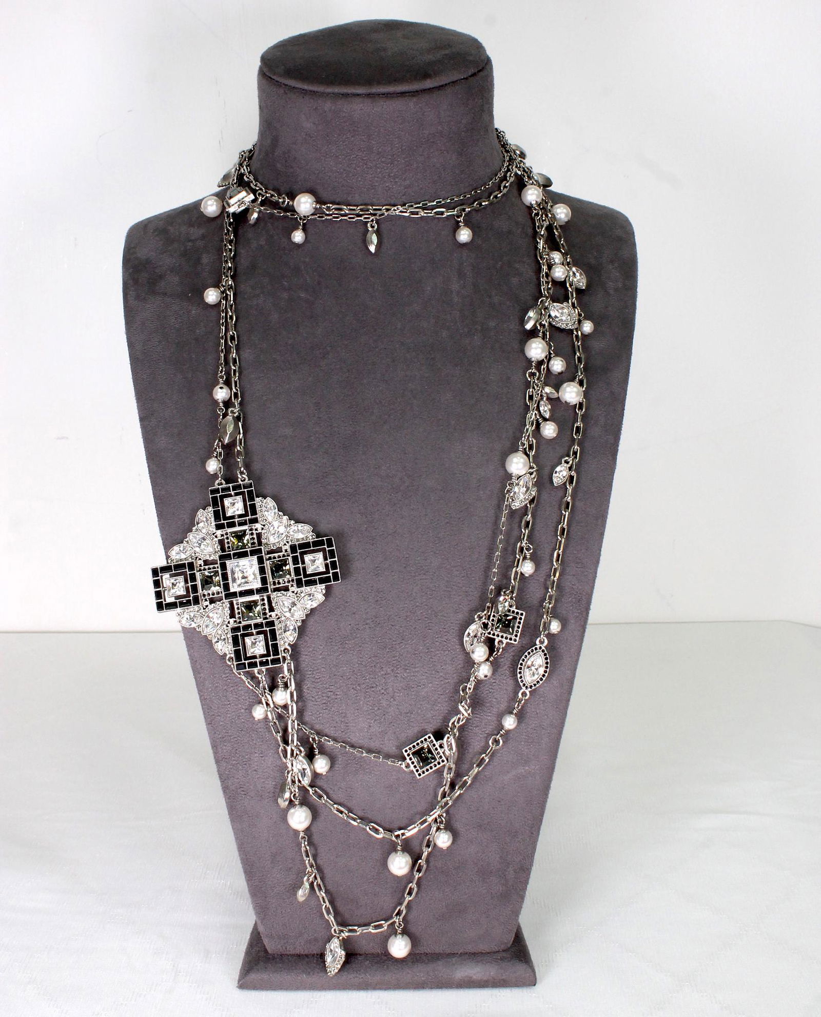 Limited edition Chanel Crystal Necklace (1 of 3)