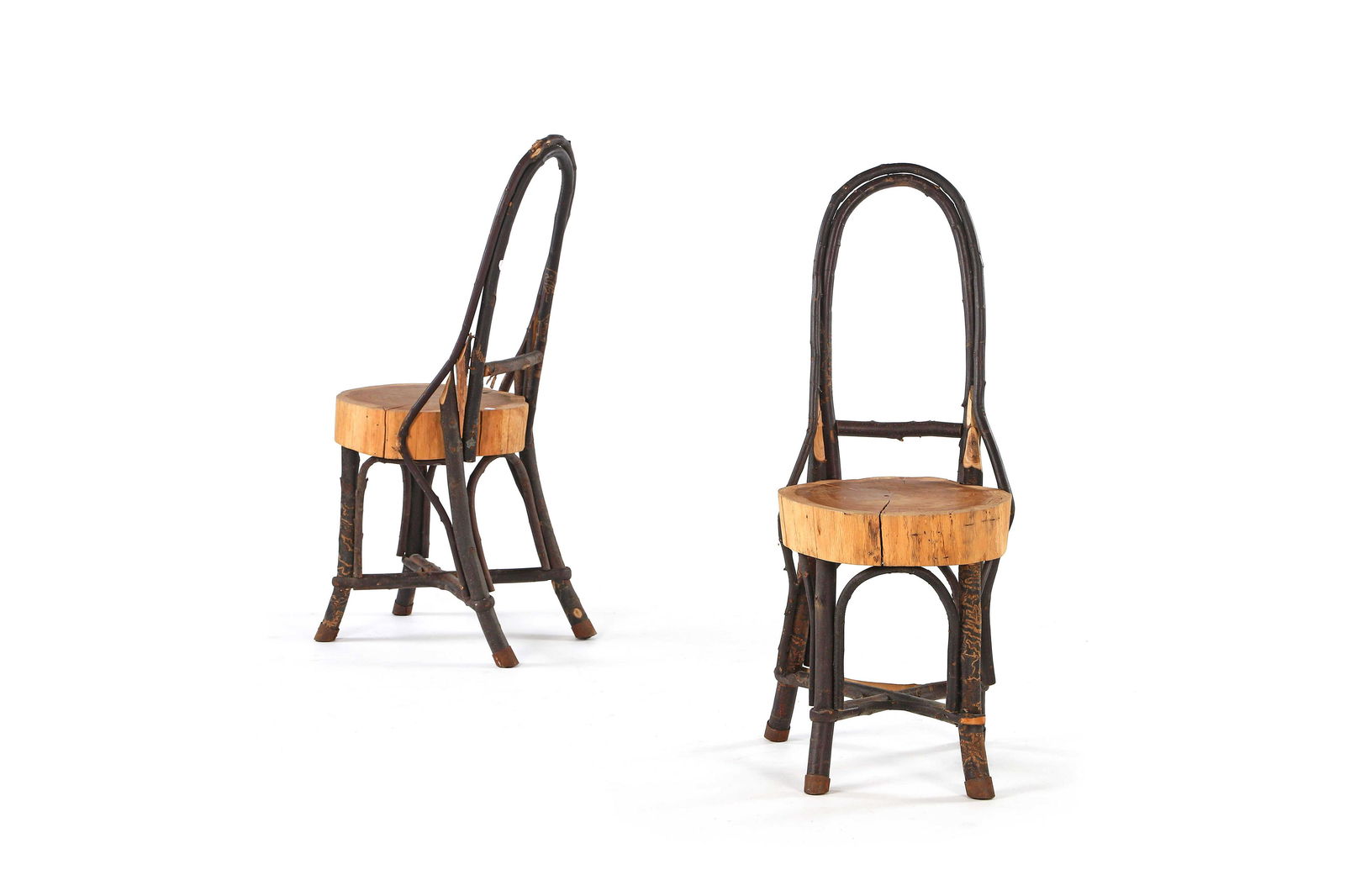 Christian ASTUGUEVIELLE (1946): Christian ASTUGUEVIELLE (1946) Paire de chaises dites Orme Châtaignier, bois, métal?Estampille d’exposition sous l’assise 85 x 46 x 34 cm. 2010 Pair of chairs?Chestnut, wood, metal 33.46 x 18.11