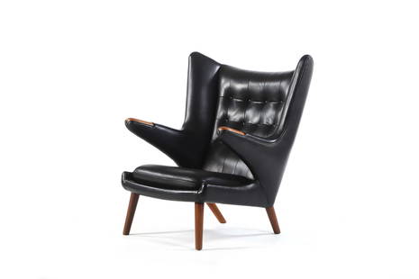 Hans J. WEGNER (1914-2007) Fauteuil dit Papa Bear Teck,: Hans J. WEGNER (1914-2007) Fauteuil dit Papa Bear Teck, cuir 92.9 x 92 x 93.5 cm. AP Stolen, circa 1968 Papa Bear armchair Teak, leather 36.57 x 36.14 x 36.34 in. Références : - Revue