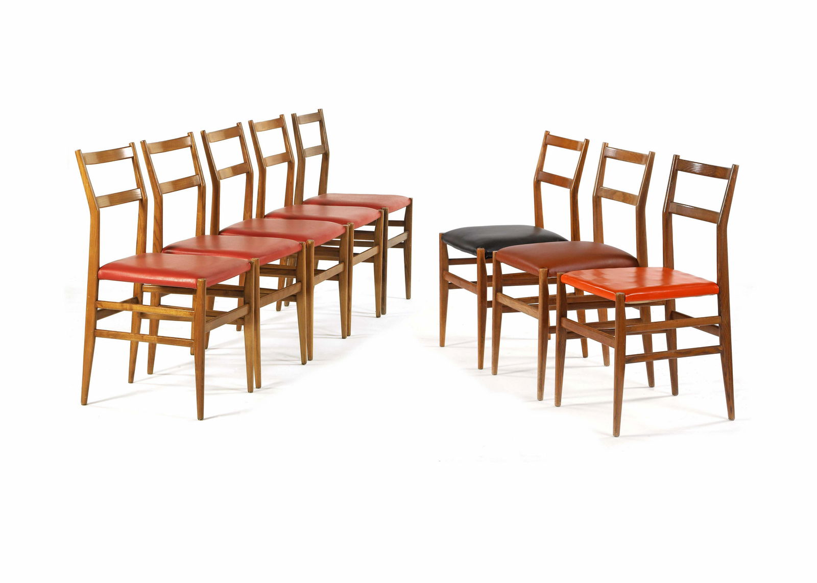 Gio PONTI (1891-1979) Suite de 8 chaises dites Leggera: Gio PONTI (1891-1979) Suite de 8 chaises dites Leggera Noyer, simili cuir 82 x 40 x 40 cm. Cassina, 1952 Leggera chairs, set of eight Italian walnut, upholstery 32.28 x 15.75 x 15.75 in. Réfé