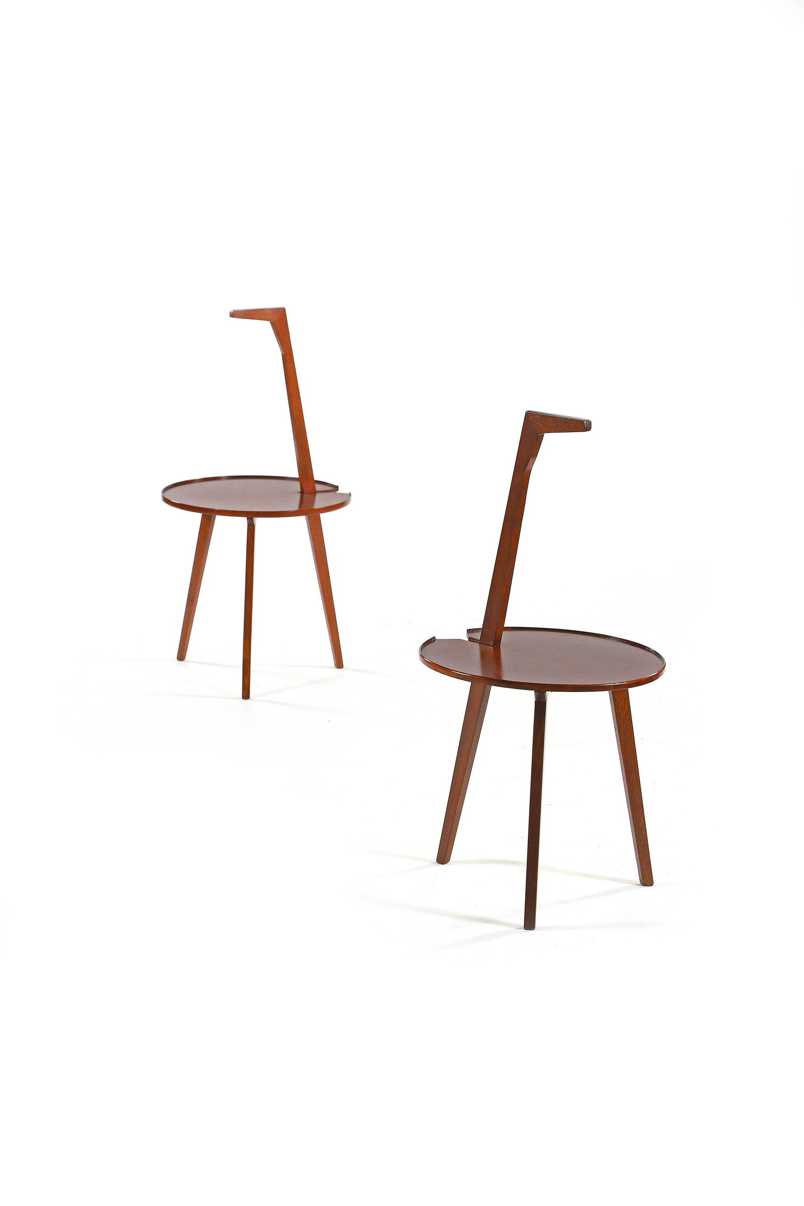 Franco ALBINI (1905-1977): Paire de tables d’appoint dites Cicognino Palissandre80 x 40 cm.Poggi, 1952 Cicognino tables, pair Rosewood31.5 x 15.75 in. Références :- Giuliana Gramigna, Repertorio del Design Itali