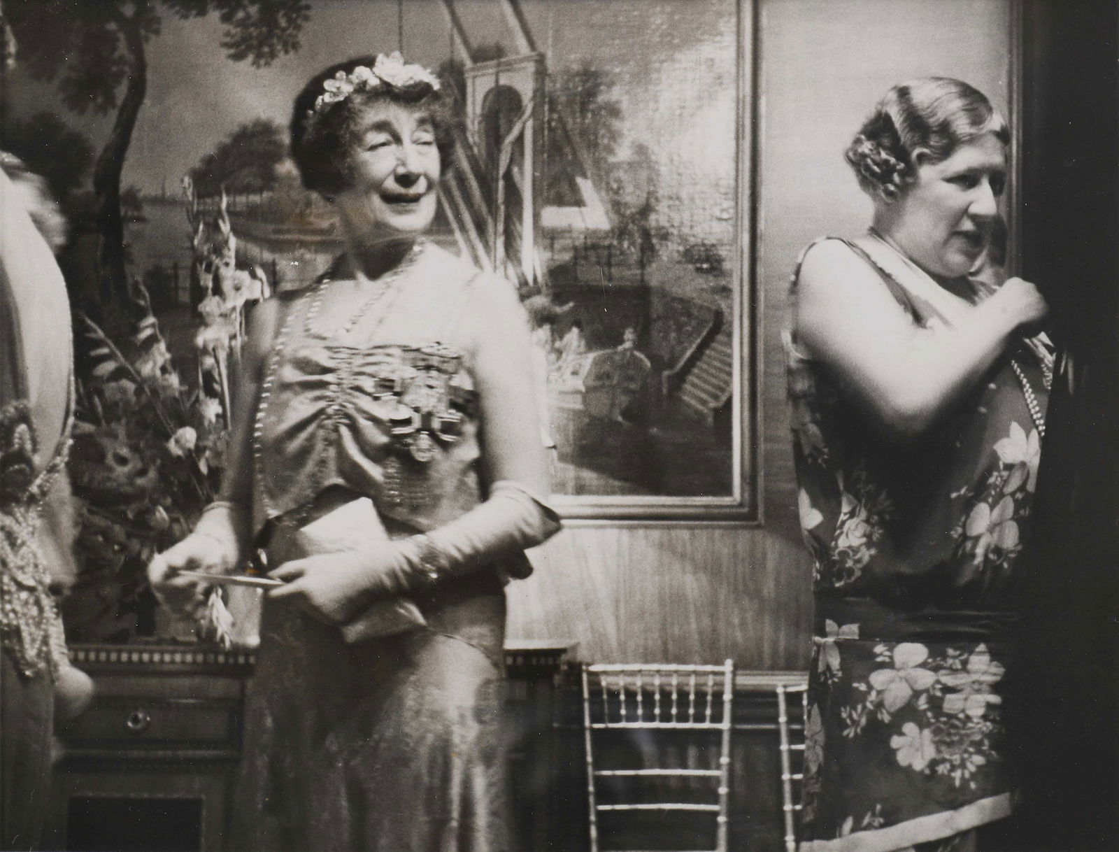 PHOTOGRAPHIES ANCIENNES & MODERNES: Erich SALOMON (1886-1944)Réception du soir à la légation Hollandaise à Londres,1937Tirage argentique d’époque, tampon de l’auteur, copyright de l’agence Pix