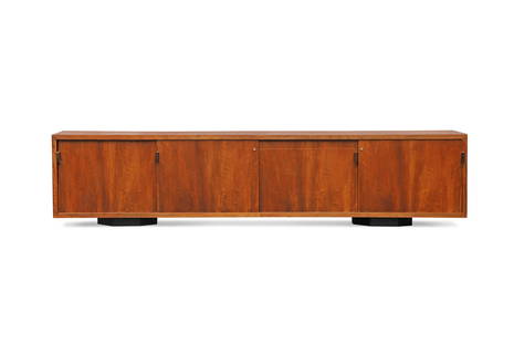 André WOGENSCKY (1916-2004) & Marta PAN (1923-2008): Importante enfilade Bois latté, placage noyer, laiton, cuir 70 x 320 x 65 cm. 1962 Large sideboard Slatted wood, walnut veneer, brass, leather 27.56 x 125.98 x 25.59 in. Provenance : -