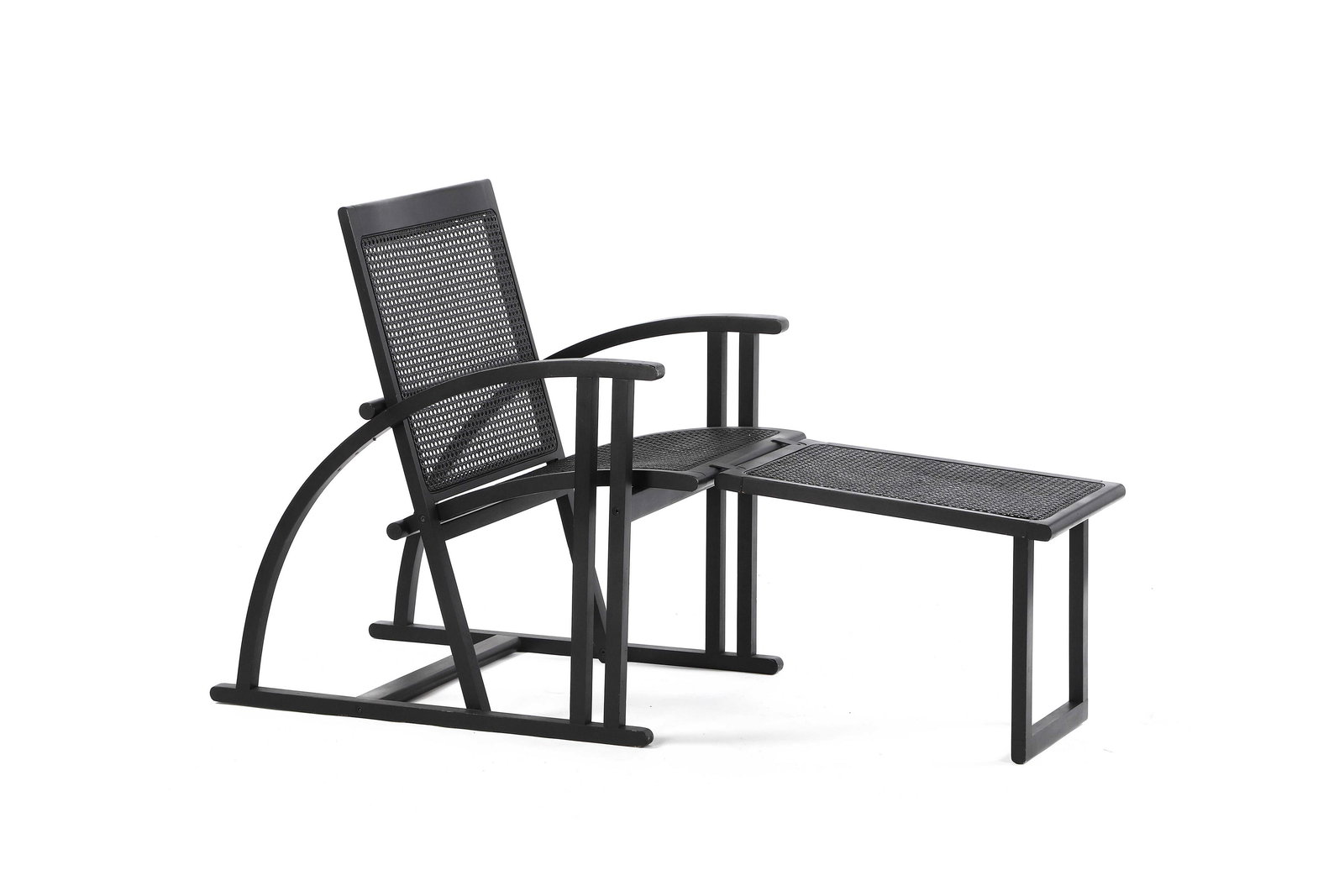 Pascal MOURGUE (1943-2014): Chaise longue dite Arc Hêtre, cannage 80 x 135 x 59 cm. Pamco Triconfort, 1983 Lounge chair model Arc Beech, caning 31.5 x 53.15 x 23.23 in. Référence : - Yvonne Brunhammer & Marie Laur