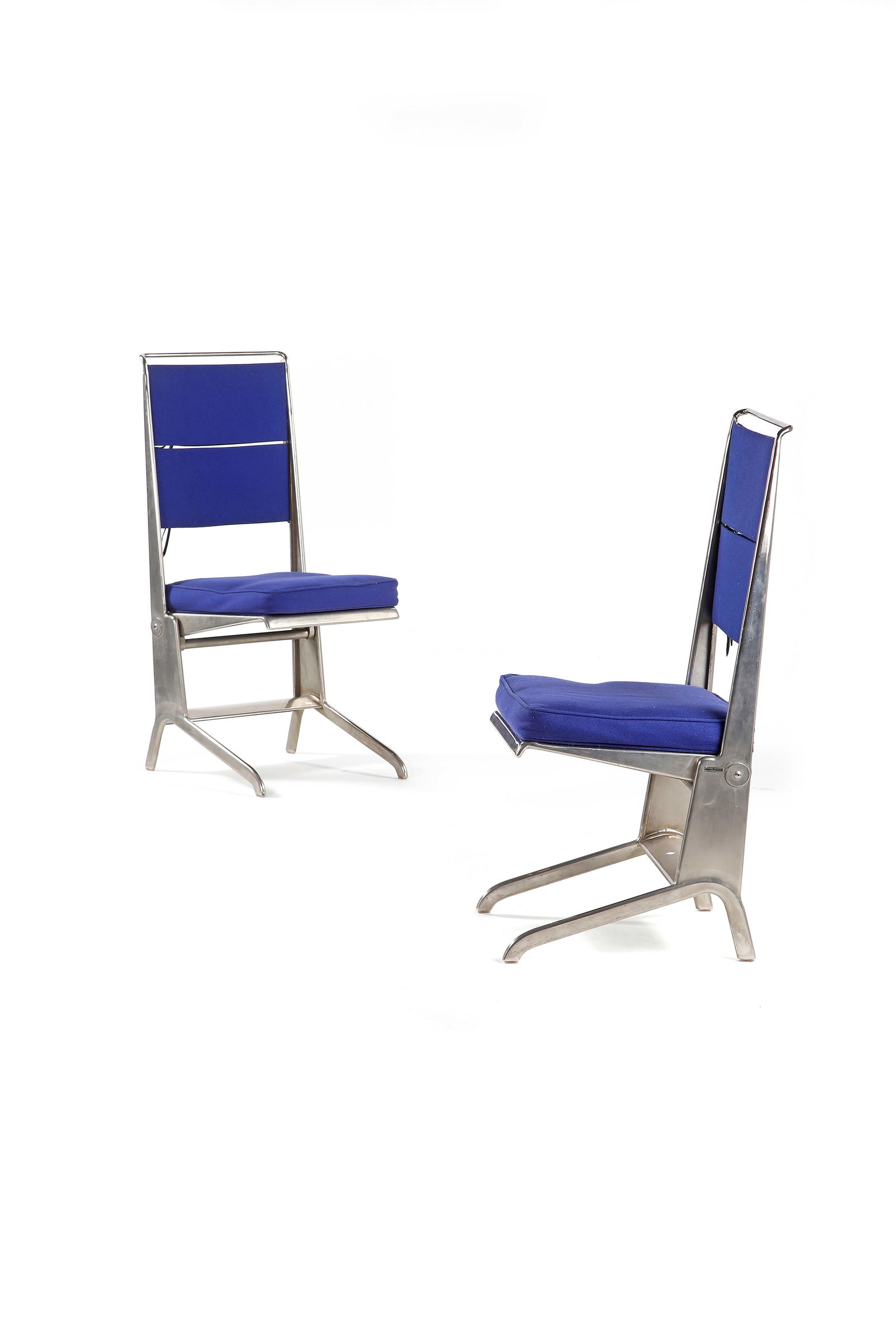 Jean PROUVÉ (1901-1984): Paire de chaises dites B80 Acier, feutre de laine 103 x 45 x 51 cm. Tecta, 1985 Références : - Catalogue d’exposition 1000 Masterpieces from the Vitra Design museum, Vitra Design Museu