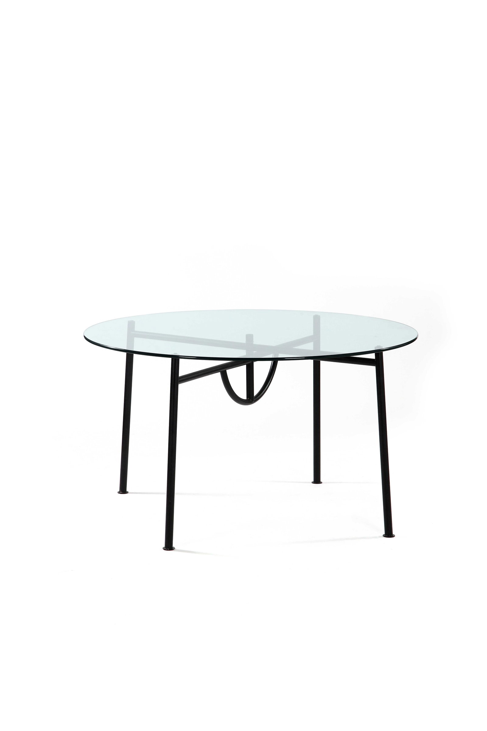 Philippe STARCK (1949): Table dite Nina Freed Acier, verre 73 x 135 cm. Trois Suisses, 1983 Références : - Benedikt Taschen, Starck, Taschen, 2000, p. 396. - Yvonne Brunhammer & Marie Laure Perrin, Le Mobilier Fran