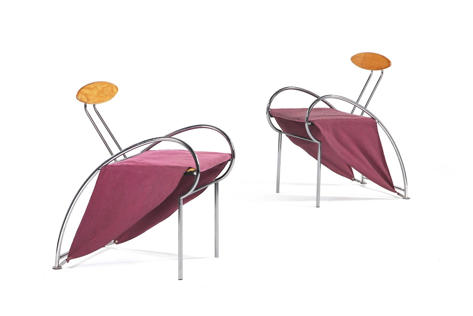 Massimo IOSA GHINI (1959): Paire de chaises dites Notorius de la collection Dinamic Frêne, métal, toile de coton 84.5 x 63 x 46 cm. Moroso, 1988 Références : - Jerryll Habegger & Joseph H. Osman, Souce book