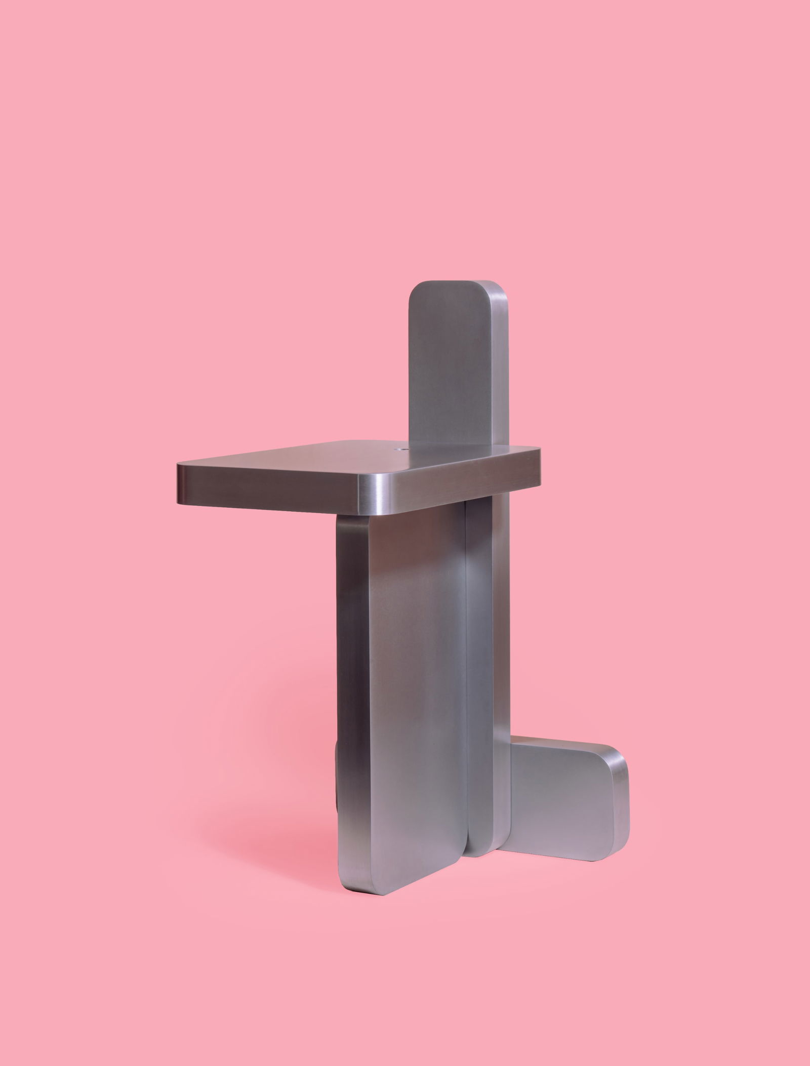 Johan VILADRICH (1991): Table d’appoint dit FloatAluminium vibré, brossé et ciré25 x 43 x 63 cm.Edition limitée à 8 exemplaires et 2 épreuves d’artistePièce numérotée