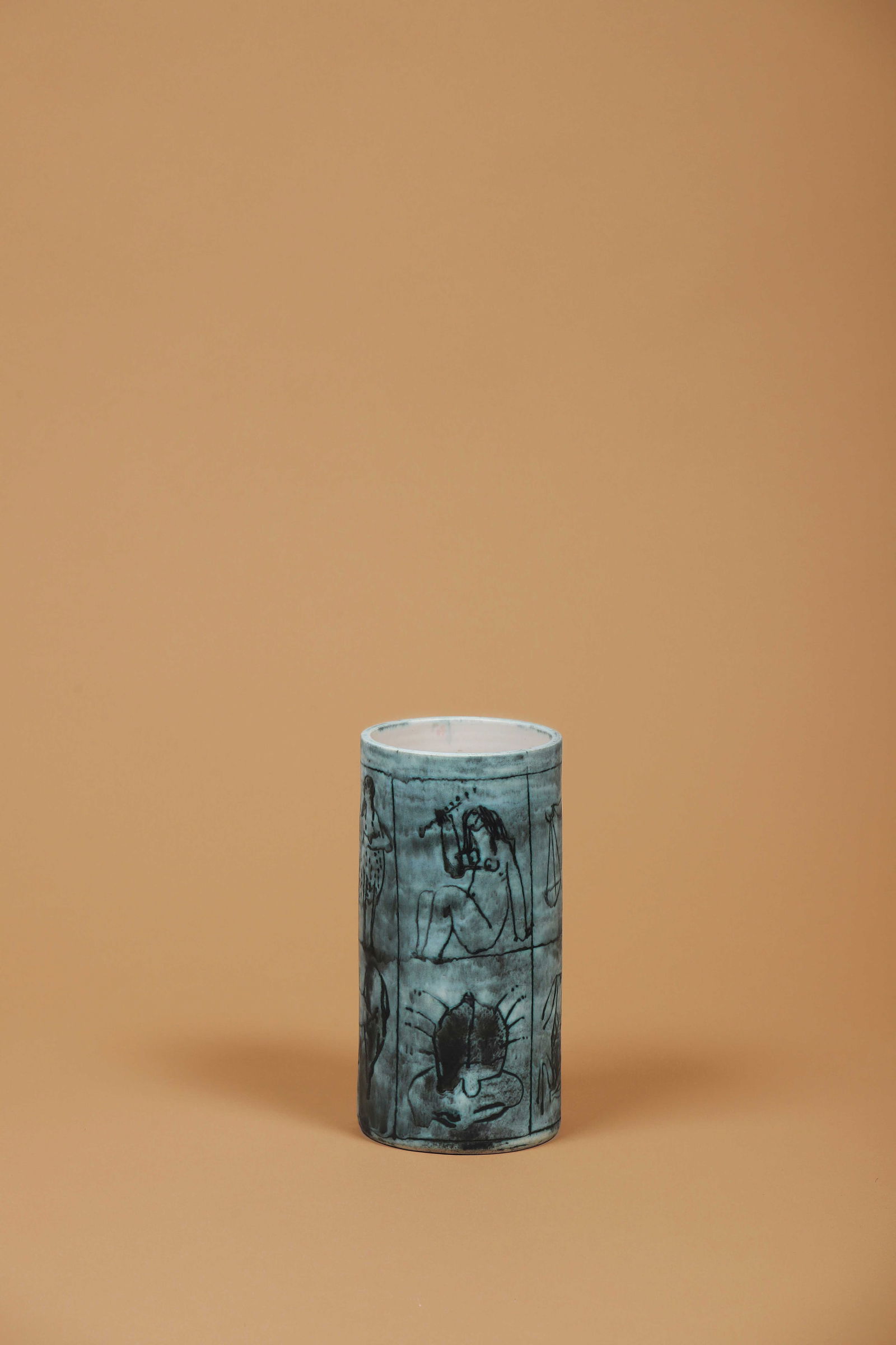 Jacques BLIN (1920-1995): Vase rouleau En céramique émaillée verte noire Signé JBlin sous la base H. : 22.5 cm. D. : 11.2 cm. Circa 1955