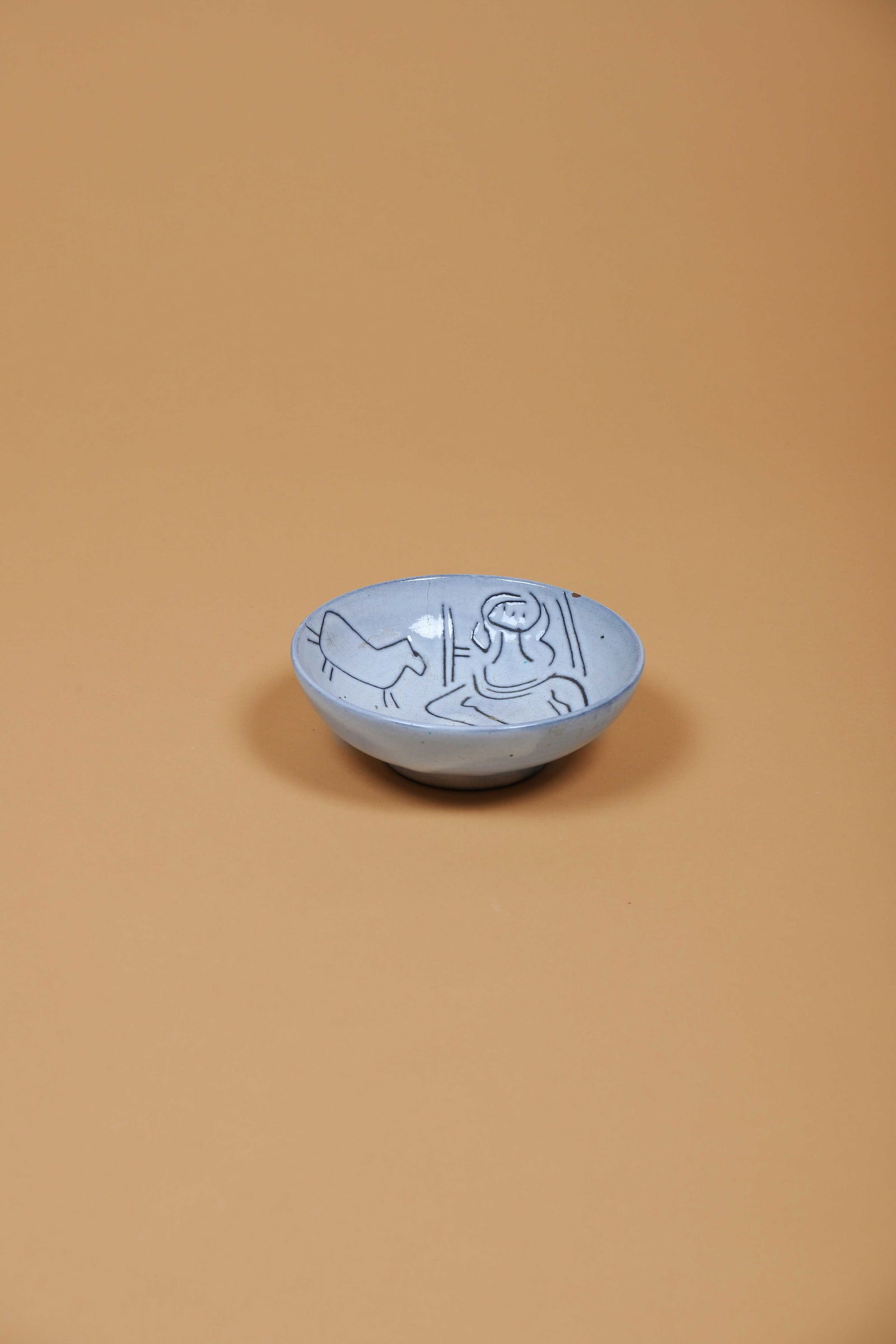 Jacques INNOCENTI (1926-1961): Coupe En céramique émaillée grise et verte Signé Innocenti sous la base H. 5.7 cm. D. : 11.5 cm.