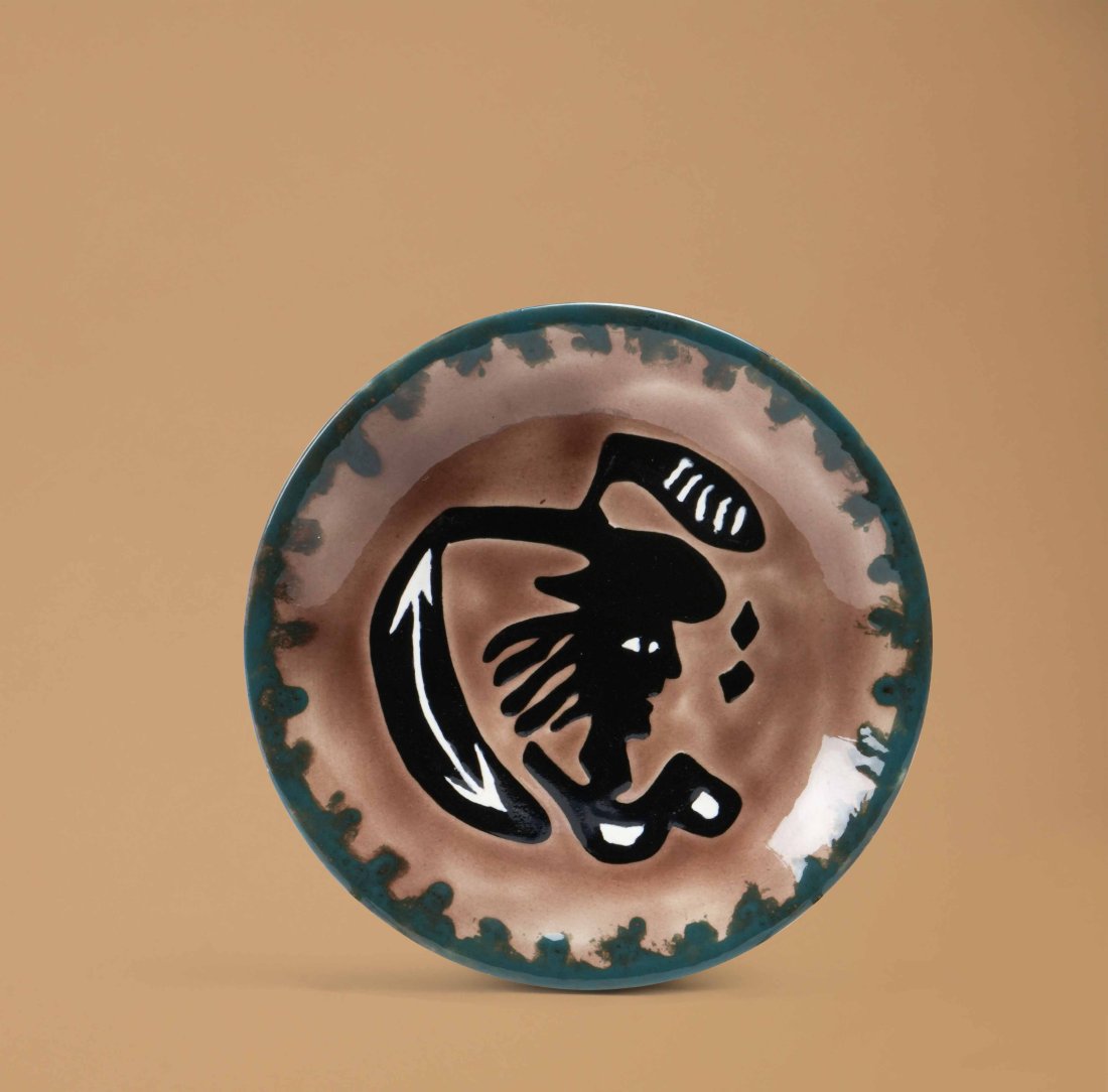 Jean LURÇAT (1892-1966): Assiette Terre de faïence Signé au dos D. : 25.5 cm. Sant-Vicens, circa 1955