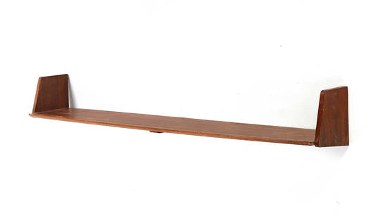 Marcel GASCOIN (1907-1986): Etagère muraleStructure en chêneH. : 22 cm. L. : 154 cm. P. : 26 cm.Arhec, circa 1955Référence :- Guillemette Delaporte, Marcel Gascoin, Norma, 2010, p. 134.