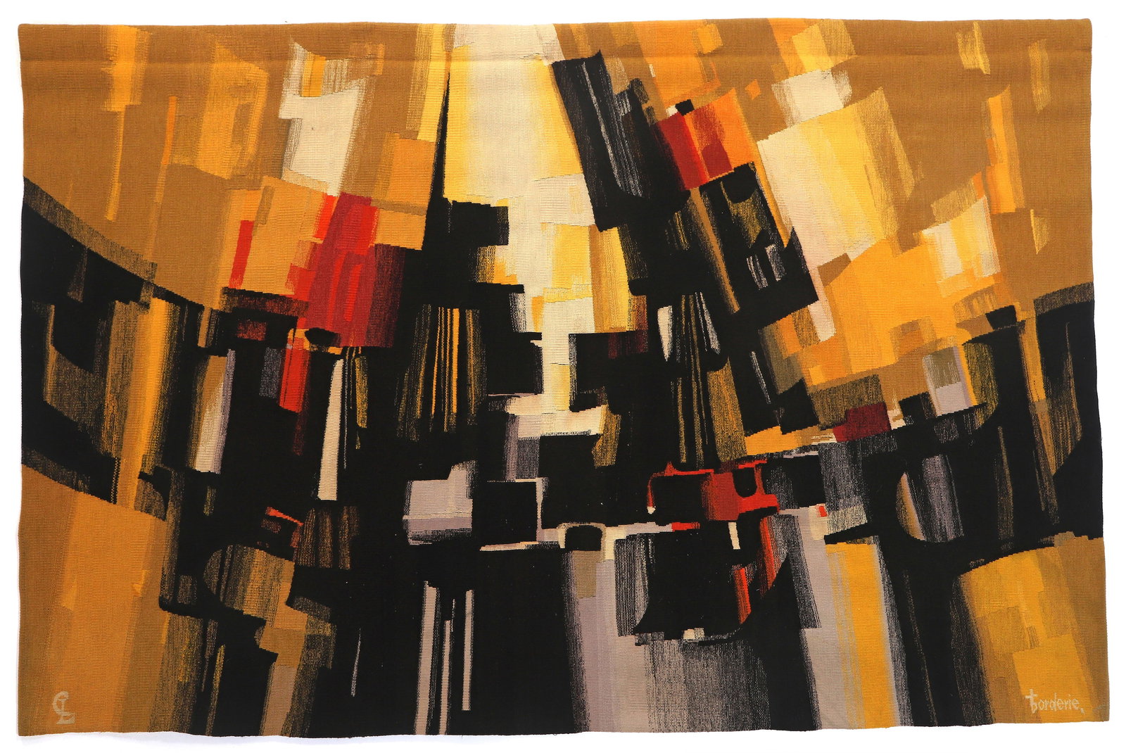 André BORDERIE (1923-1998)D’après un cartonTapisserie dite Automne en laine à: André BORDERIE (1923-1998)D’après un cartonTapisserie dite Automne en laine à décor abstraitSigné Borderie dans la trame et porte le monogramme de l’atelierPorte u