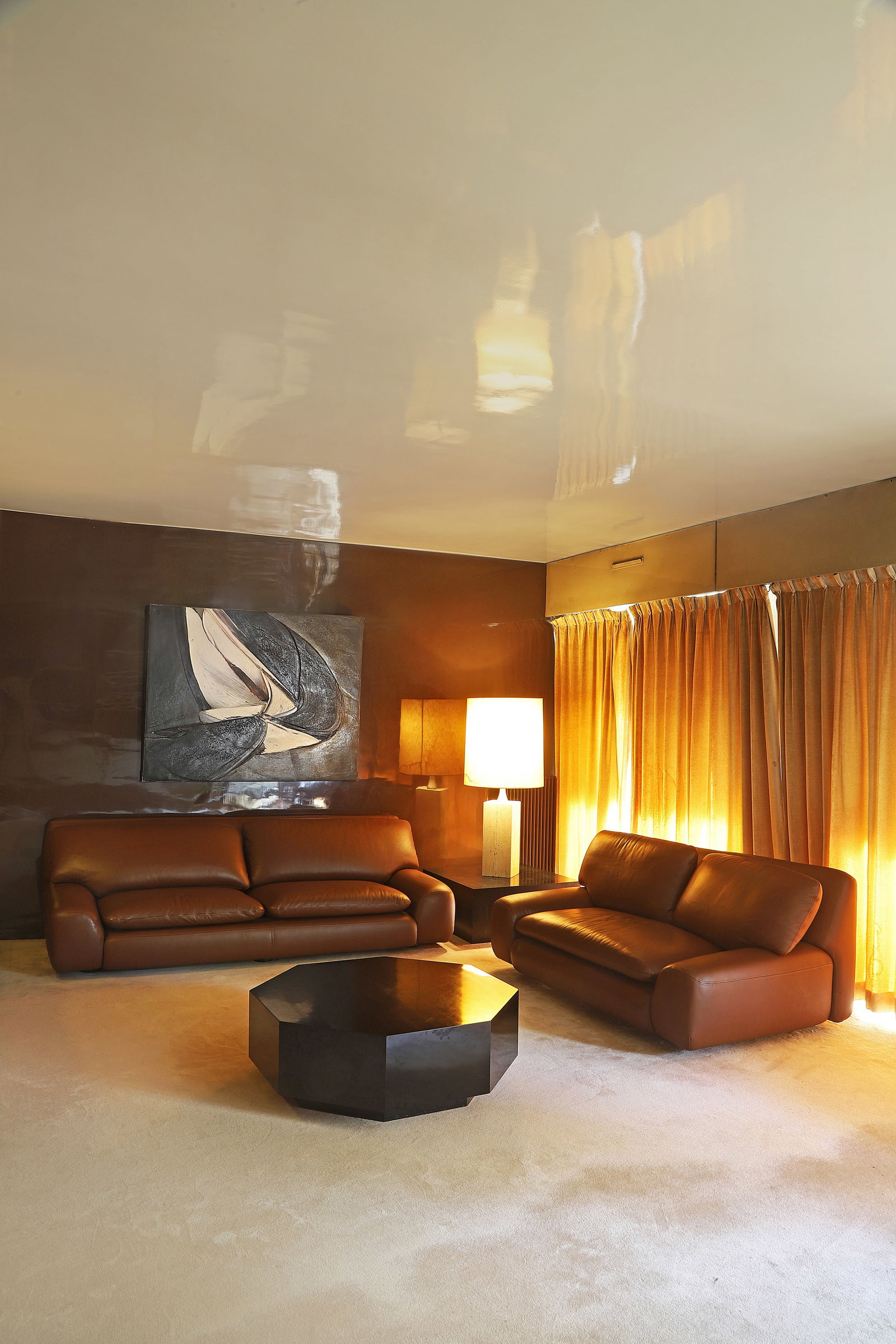 Cini BOERI (1924-2020)Canapé trois places modèle Bengodi entièrement tapissé de: Cini BOERI (1924-2020)Canapé trois places modèle Bengodi entièrement tapissé de cuir chocolat à coussins d’assises et dossier disposés sur une structure en bois.H.