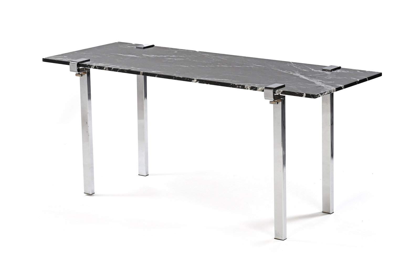 François ARNAL (1924-2012)Console dite serre-joints, à plateau rectangulaire en marbre: François ARNAL (1924-2012)Console dite serre-joints, à plateau rectangulaire en marbre noir disposé sur quatre pieds en acier chroméH. : 74 cm. - L. : 168 cm. - P. : 60 cm.Edition