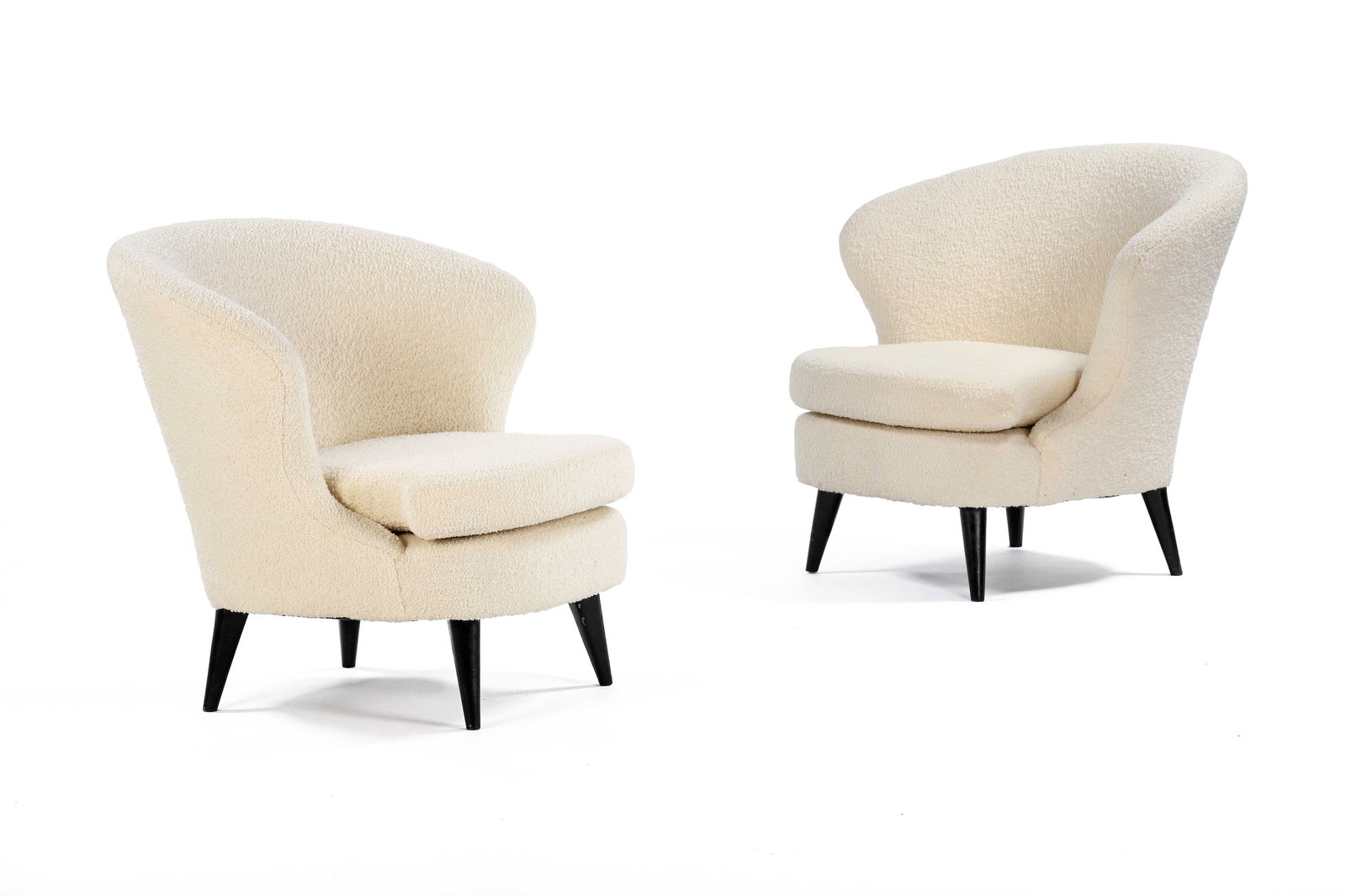 Joaquim TENREIRO (1906-1992) Paire de fauteuils modÃ¨le Coquillage, circa 1960, Ã: Joaquim TENREIRO (1906-1992) Paire de fauteuils modÃ¨le Coquillage, circa 1960, Ã dossier courbe entiÃ¨rement recouvert dâ€™un drap de laine blanc dispo