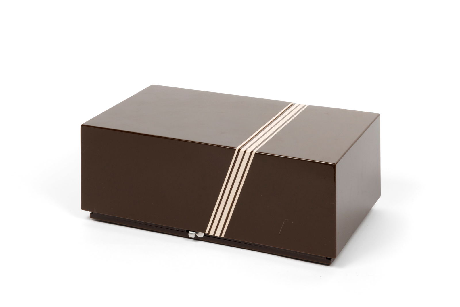 Jean-Claude FARHI (1940-2012) Cave Ã cigares, circa 1980, Ã couvercle: Jean-Claude FARHI (1940-2012) Cave Ã cigares, circa 1980, Ã couvercle rectangulaire en plexiglas chocolat Ã dÃ©cor de rayures blanches, amÃ©nag