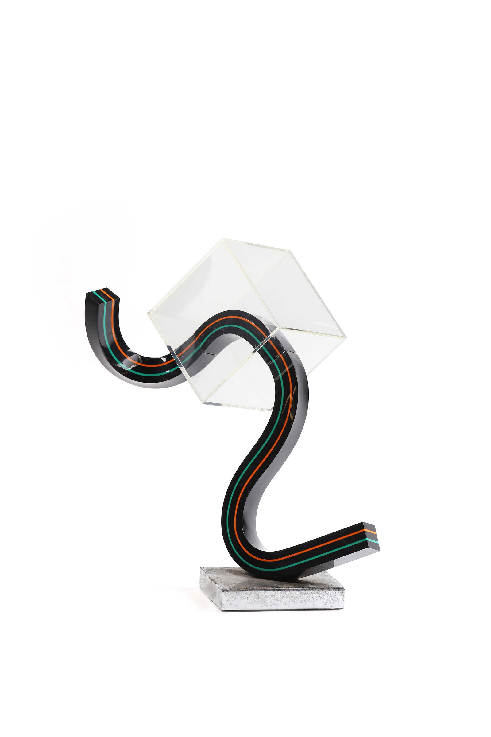 Jean-Claude FARHI (1940-2012) Sans titre Sculpture en plexiglass polychrome disposÃ© sur: Jean-Claude FARHI (1940-2012) Sans titre Sculpture en plexiglass polychrome disposÃ© sur une base carrÃ©e en acier chromÃ© H. : 47 cm. SignÃ© au feutre Fahri 68