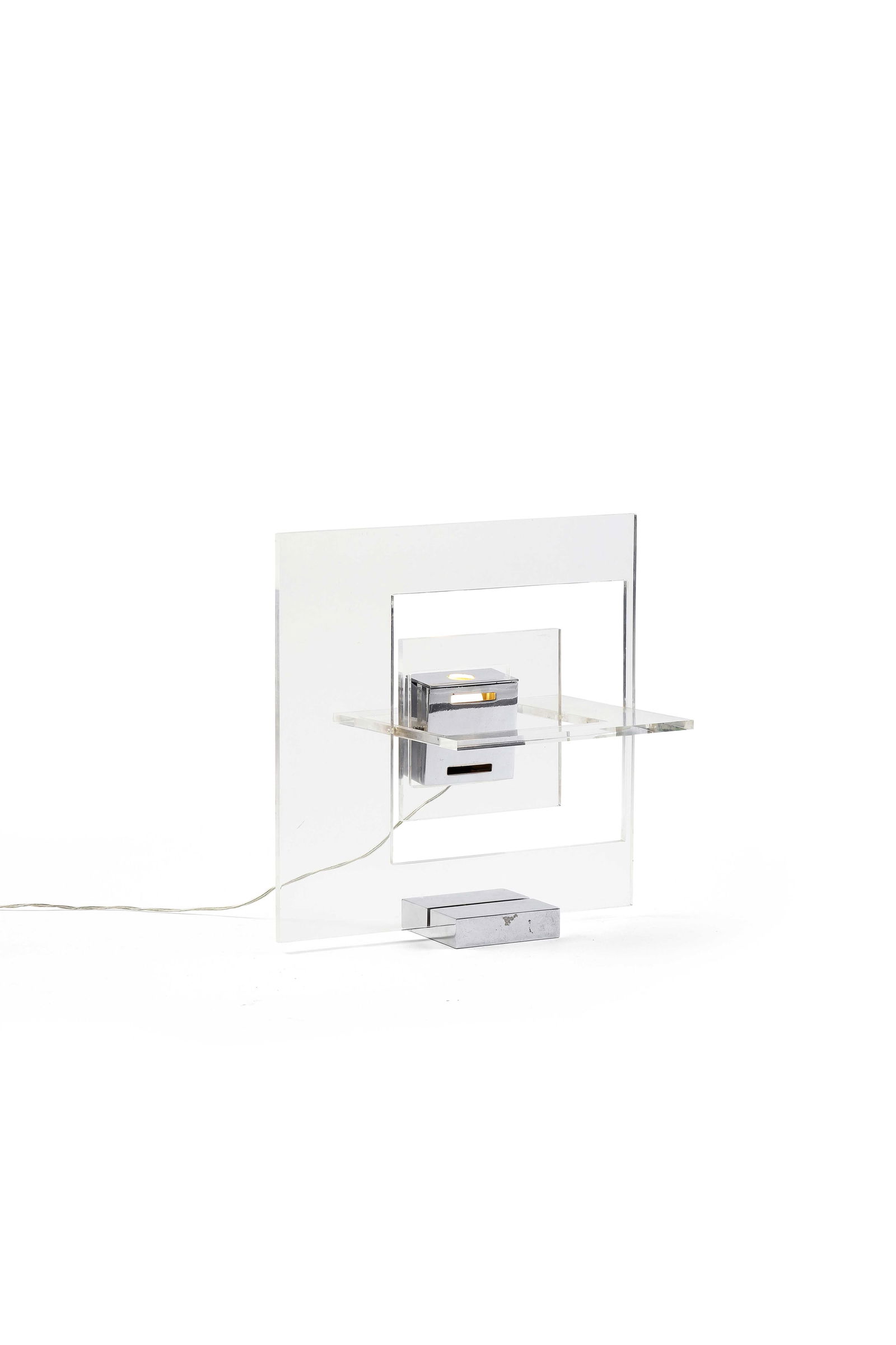 Yonel LEBOVICI (1937-1998) Lampe dite Satellite carrÃ©e ou GÃ©omÃ©: Yonel LEBOVICI (1937-1998) Lampe dite Satellite carrÃ©e ou GÃ©omÃ©trique, circa 1971, Ã un point lumineux de forme cubique en Zamak chromÃ© et trois