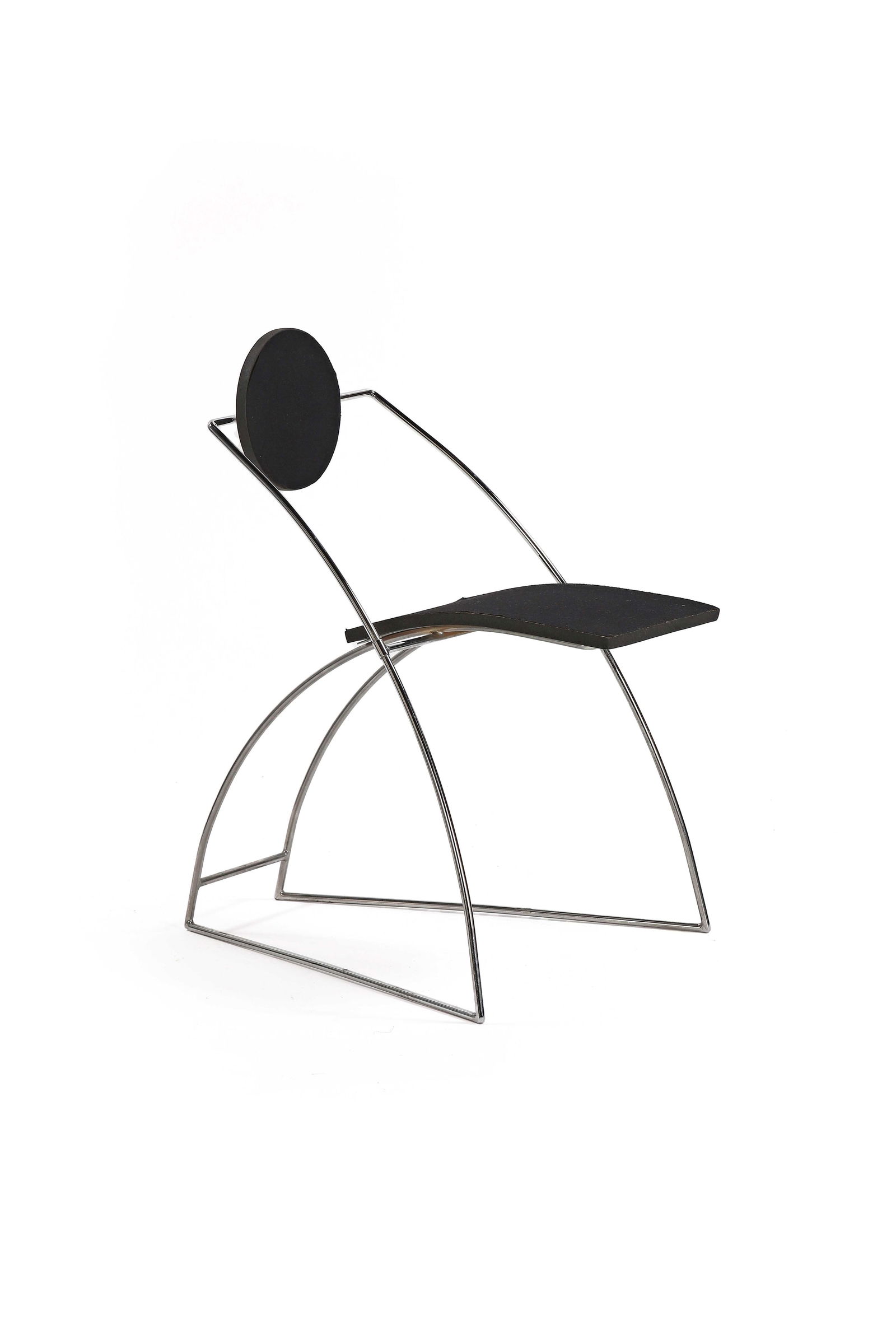 GROUPE NEMO : Alain DOMINGO (1952) & FranÃ§ois SCALI (1951) Chaise modÃ¨le Blue: GROUPE NEMO : Alain DOMINGO (1952) & FranÃ§ois SCALI (1951) Chaise modÃ¨le Blue Lagoon, circa 1984, Ã assise et dossier circulaire en feutrine noire disposÃ©s