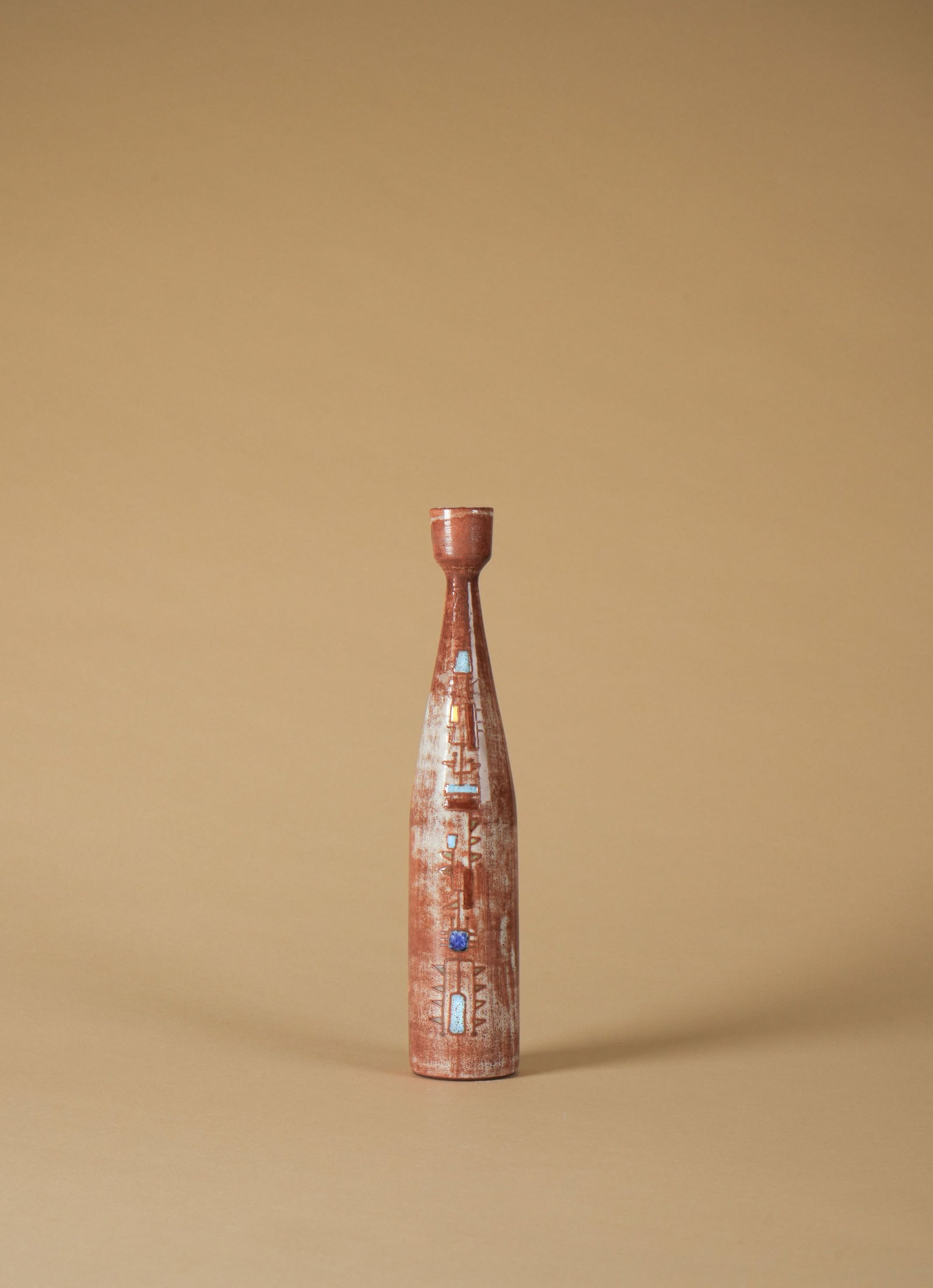 Juliette DEREL (1918-2007) & Jean RIVIER (1915-2017): Bouteille, circa 1955Épreuve en céramique émaillée polychromeà décor abstraitSignée Jean Rivier sur l’enversH. : 34 cm.