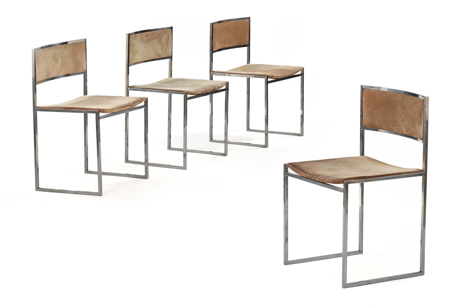 Willy RIZZO (1928-2013): Suite de quatre chaises, circa 1975, à assise et dossier recouverts d’un velours beige reposant sur une structure en acier chromé de section carrée formant le piètement.H. :