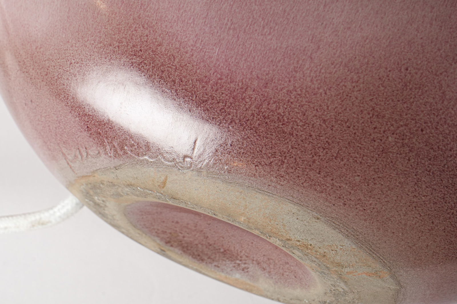 Jacques (1926-2008) et Dani RUELLAND (1933-2010): Important pied de lampe modèle LentilleÉpreuve en céramique émaillée roseSigné Ruelland sur l'enversH. : 34 cm. Bibliographie :- Jean Jacques & Bénédicte Wattel