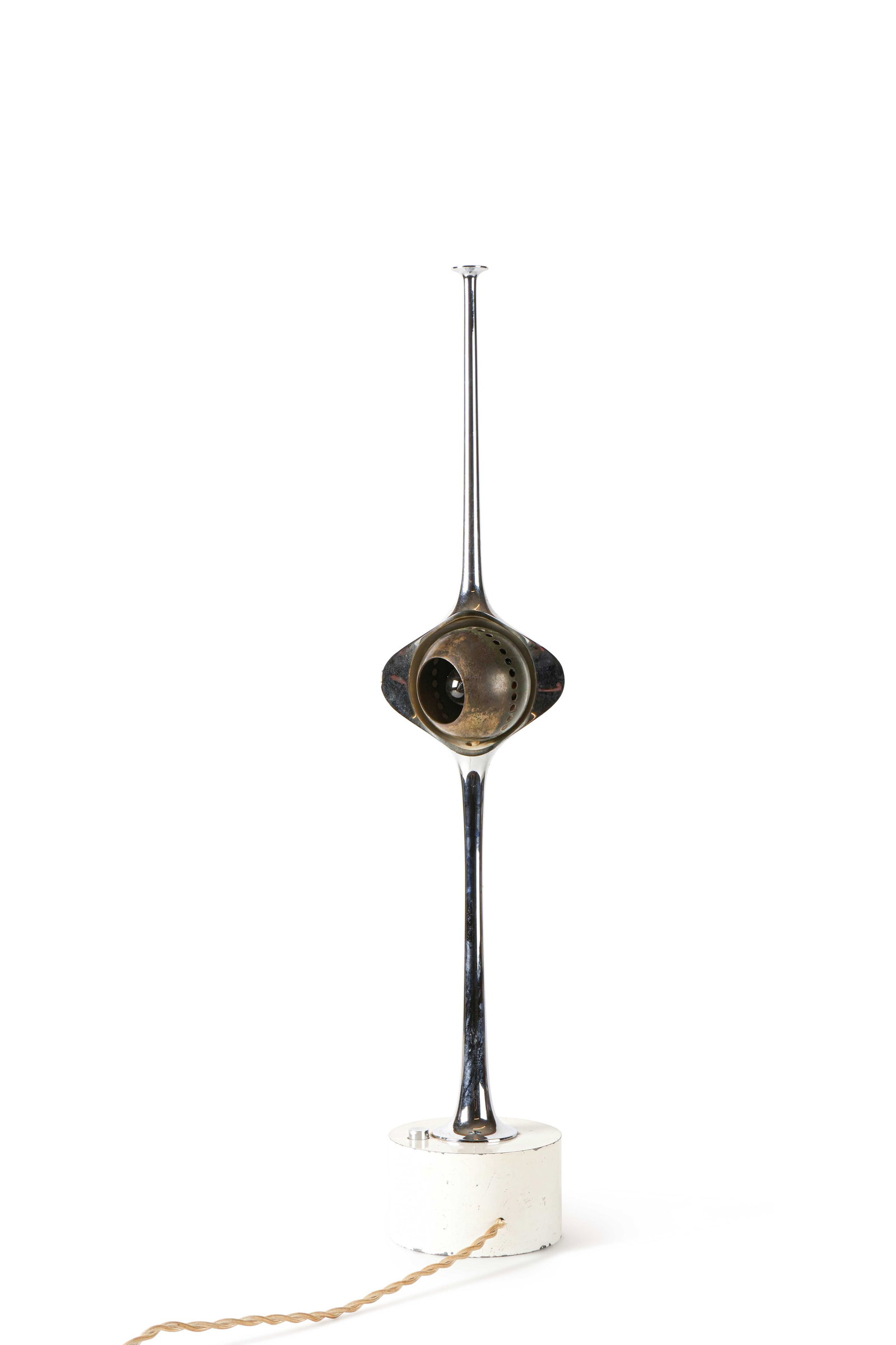 ANGELO LELII (1915-1987): Lampe à poser modèle n° 12919 dite Cobra, circa 1965, à diffuseur sphérique enchâssé dans une structure en laiton nickelé formant un fût et reposant sur
