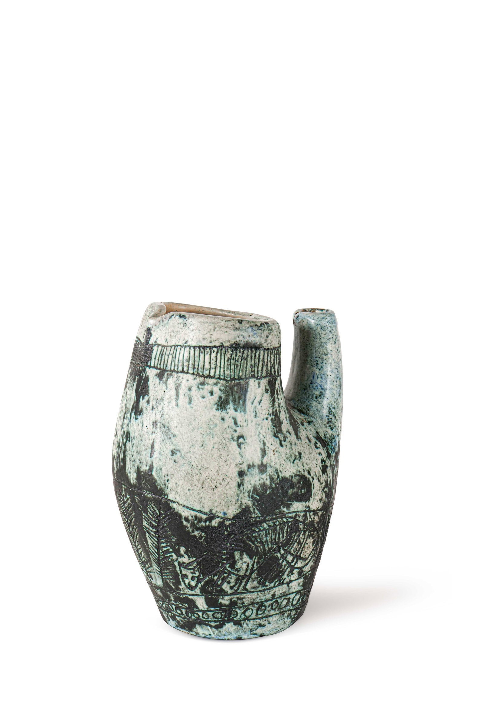 JACQUES BLIN (1920-1995): Pichet à anse détachée à décor de frises, circa 1960Épreuve en céramique émaillée vert et noir.H. : 40 cm. - D. : 12 cm.Signé sur l’envers