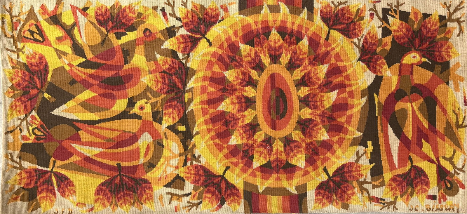 D’après Jean Claude Bissery (XXe): Tapisserie murale à décor d’oiseaux et de végétaux, monogrammée JFD en bas à gauche et signée JC. Bissery en bas à droite80 x 183 cm