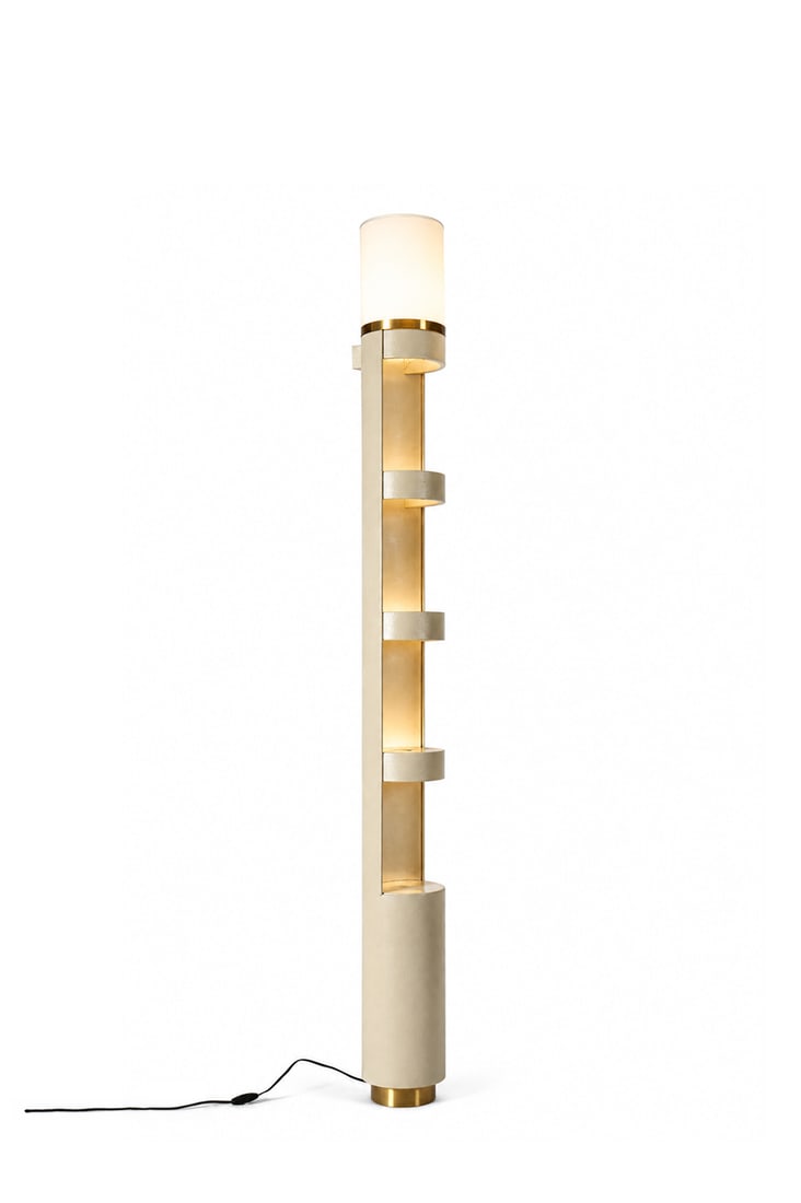 JEAN PERZEL (1892-1986): Colonne lumineuse circa 1970, à structure en acier laqué ivoire aménagé de quatre niches, recevant en son sommet un globe cylindrique en opaline et reposant sur une base en