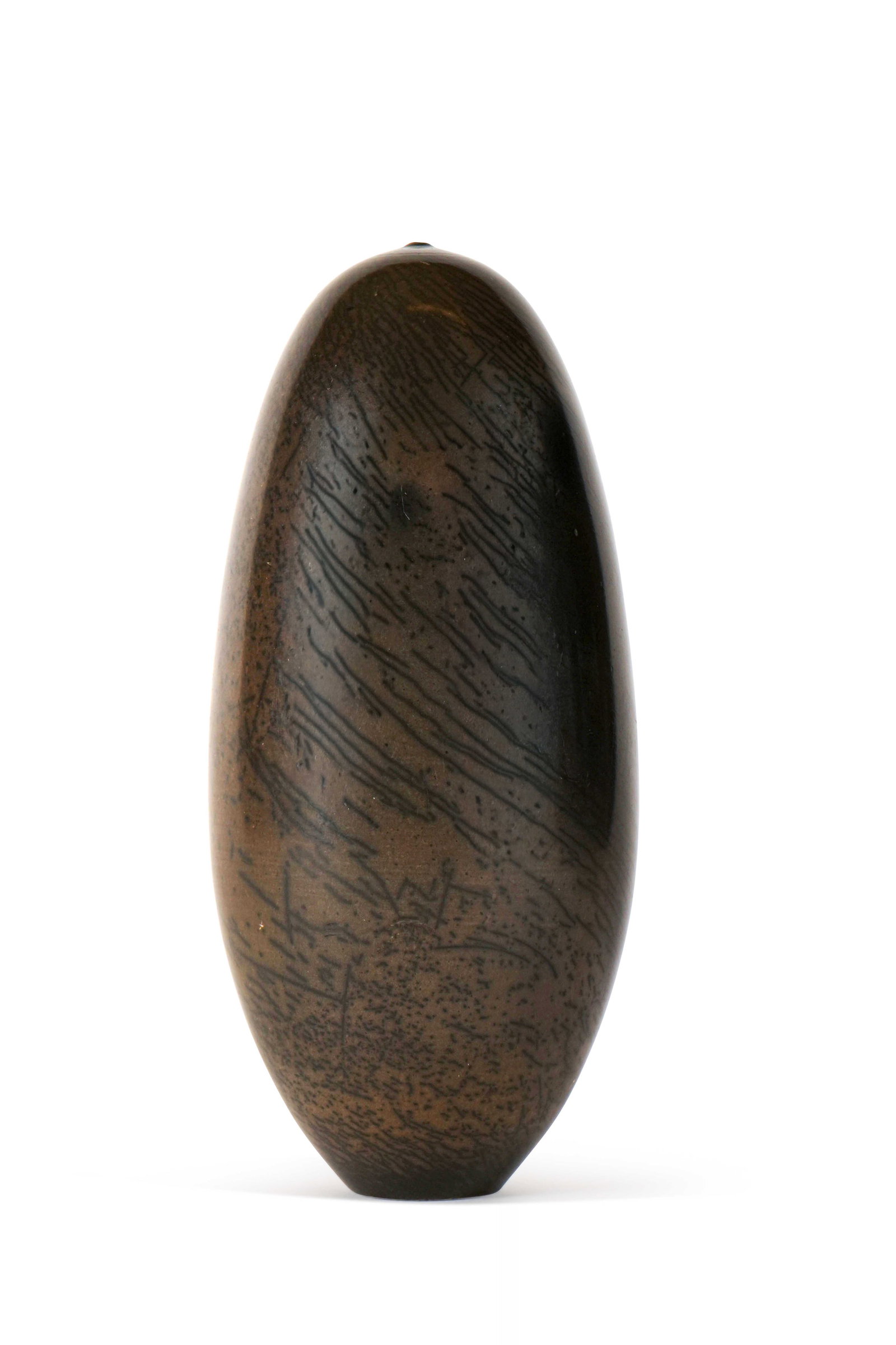 PIERRE BAYLE (1945-2004): Vase de forme obusÉpreuve en terre sigillée engobée et enfuméeSignée sous la baseH. : 20 cm.