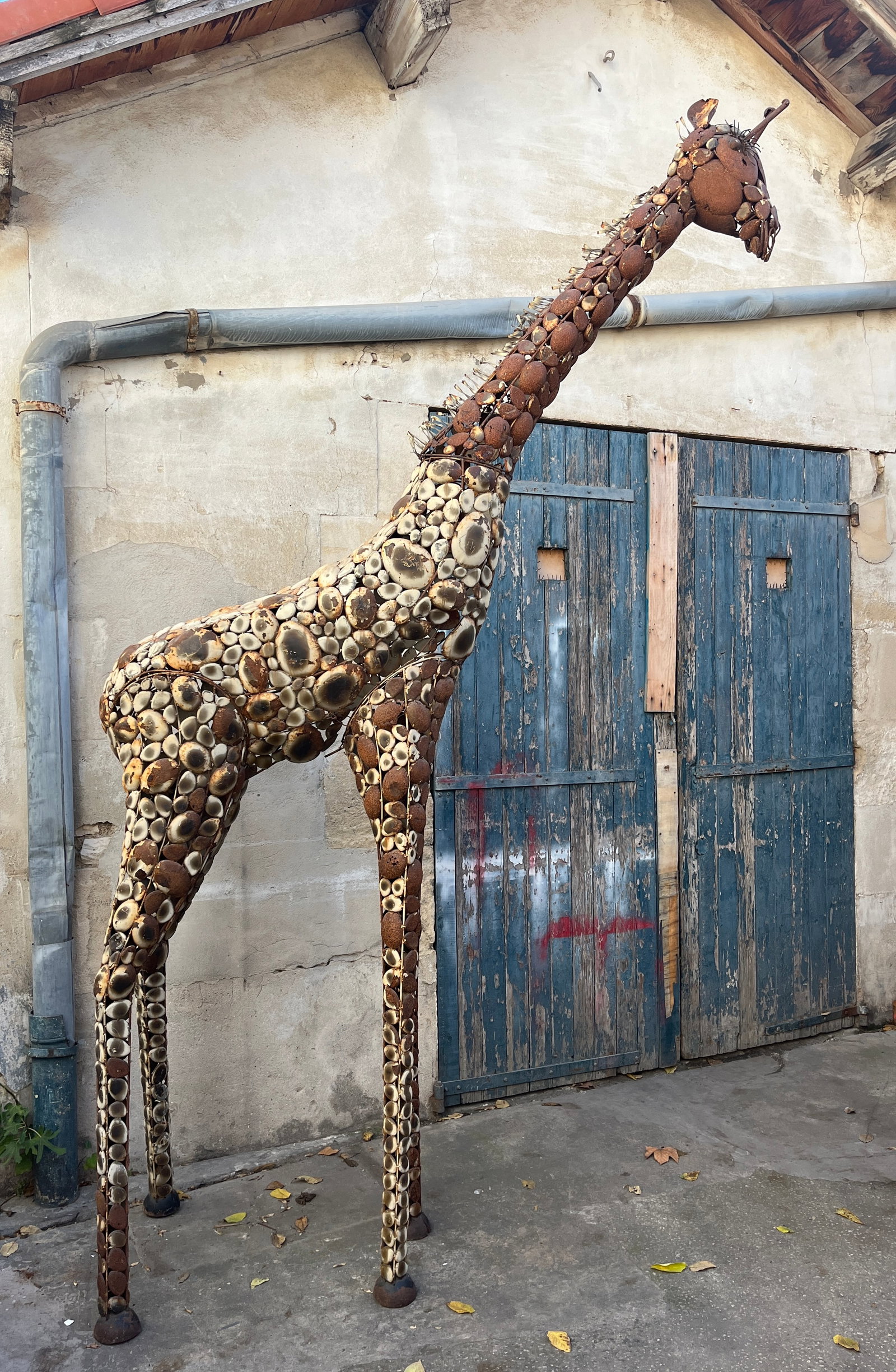 TRAVAIL DU XXème SIECLE: GirafeImportante sculpture en ferH. 344 cm