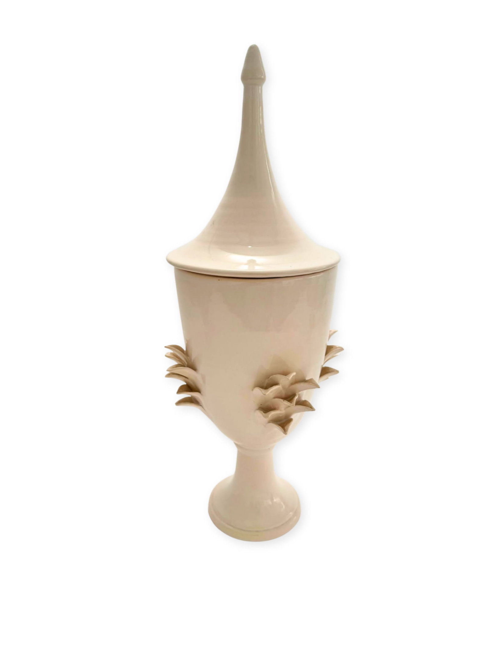 Atelier Jean Roger: Epreuve en faïence émaillée blancSigné Jean Roger Paris sur l'enversH. : 45 cm.(Légers manques)