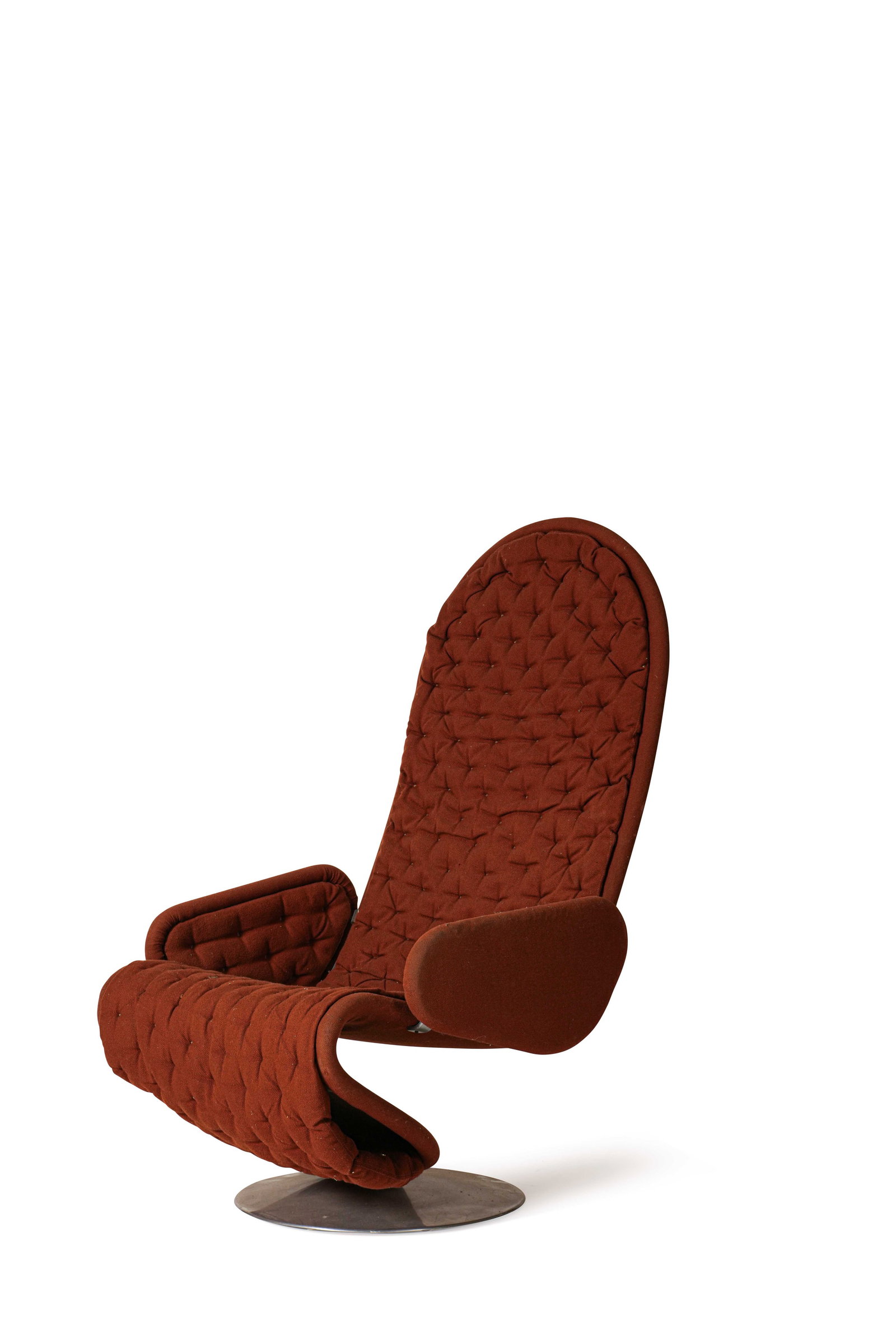 VERNER PANTON (1926-1998): Fauteuil de la série System 1.2.3, circa 1975, à assise en S et accoudoirs tendu d’un drap de laine marron reposant sur une base circulaire en acier.H. : 83 cm. - L. : 60 cm. - P. : 78
