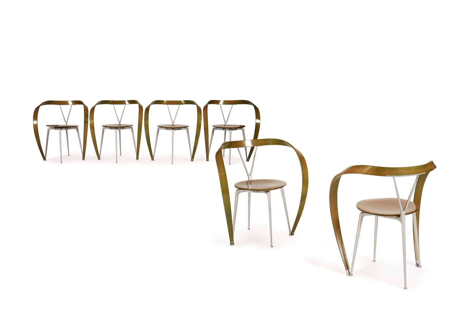 ANDREA BRANZI (1938-2023): Suite de 6 chaises modèle Revers, 1993, à assise circulaire et dossier en Y, reposant sur piètement quadripode en fonte d’aluminium, une lame souple détachée en