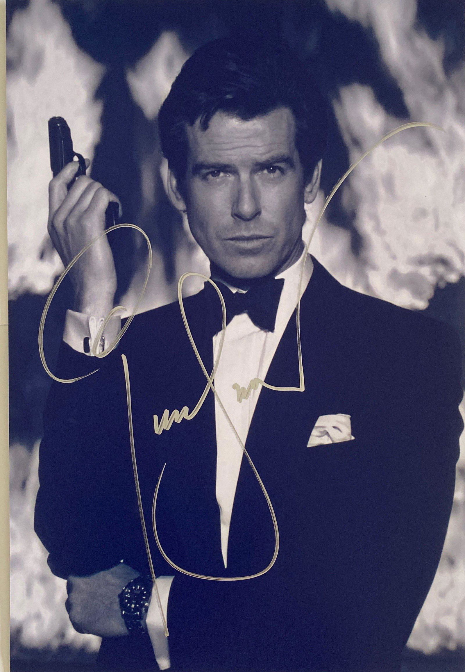 Autograph Signed James Bond 007 Pierce Brosnan Photo (1 of 1)