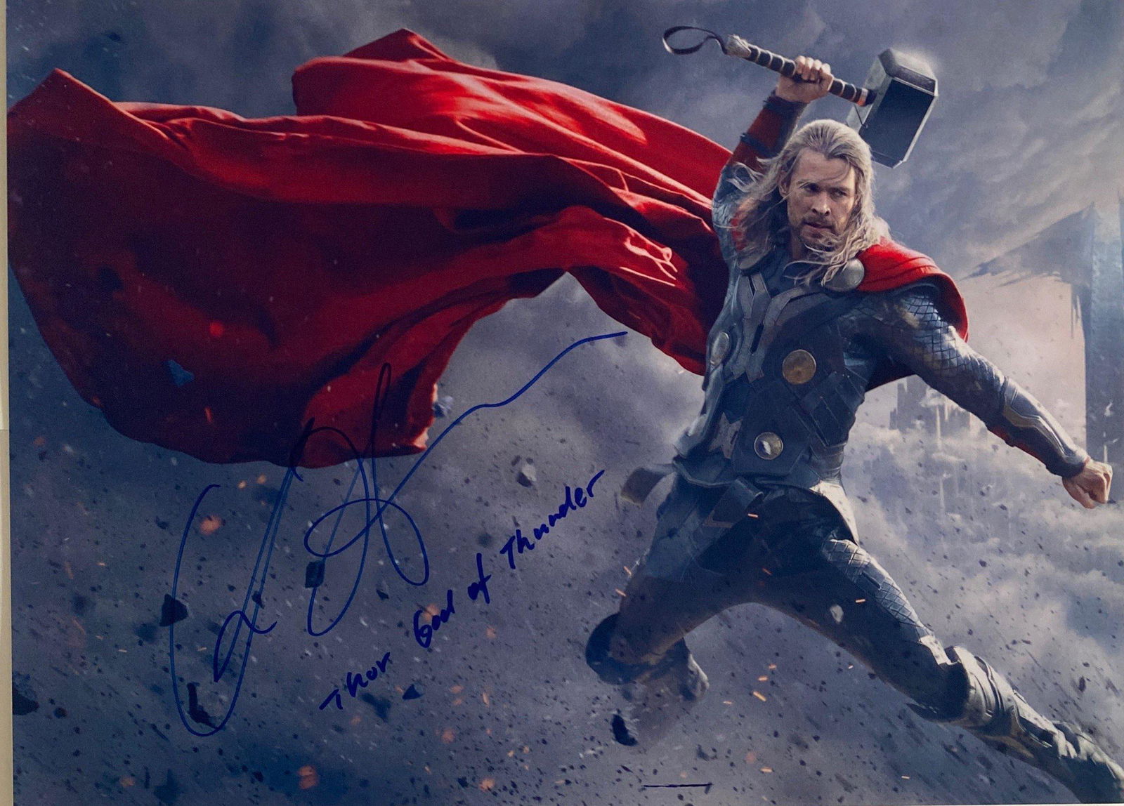 Autograph Signed Thor Chris Hemsworth Photo (1 of 1)
